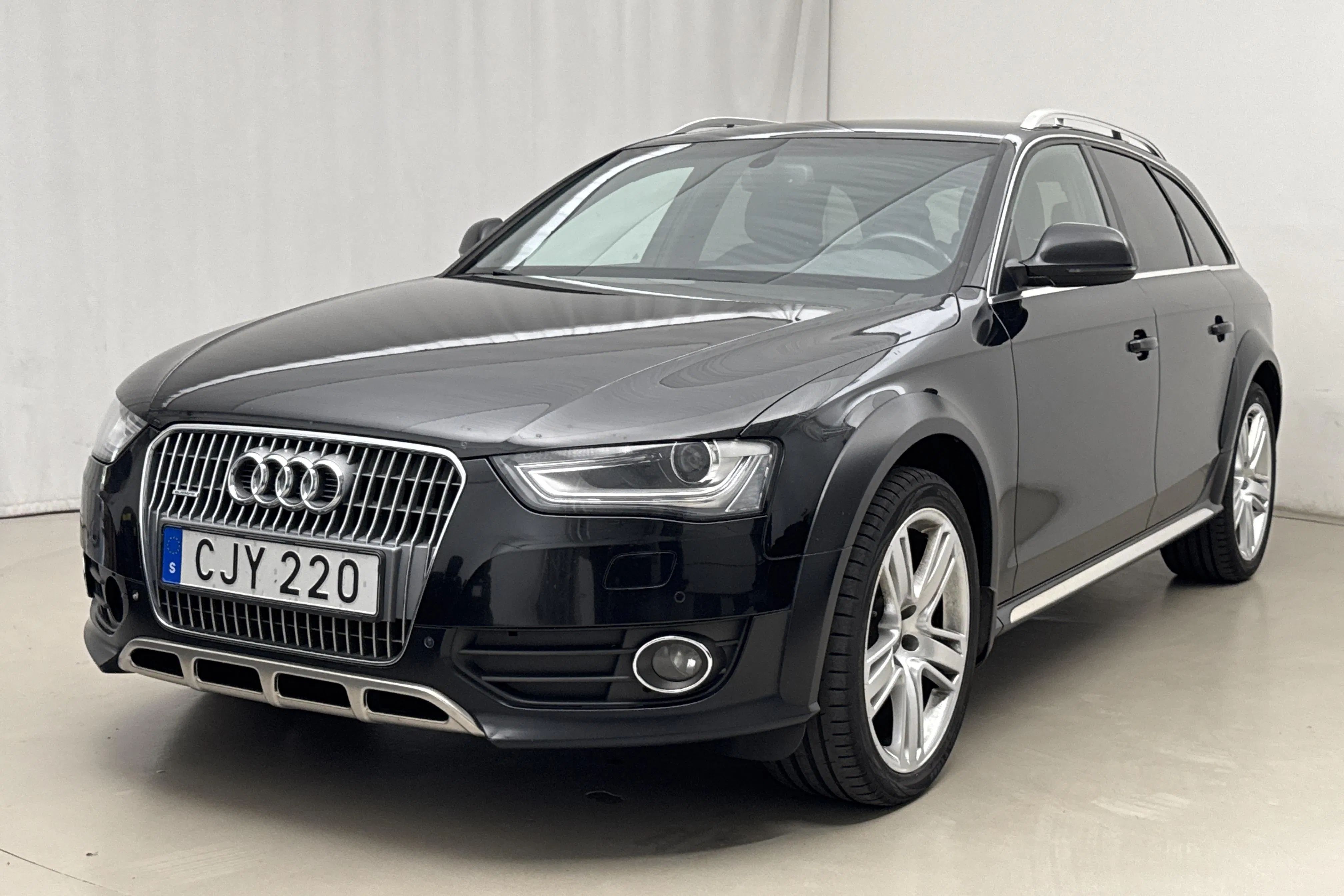 Presentationsfoto 1 av 18: Audi A4 Allroad 2.0 TDI clean diesel Avant quattro (190hk) - 11 235 mil - Automat - svart - 2015
