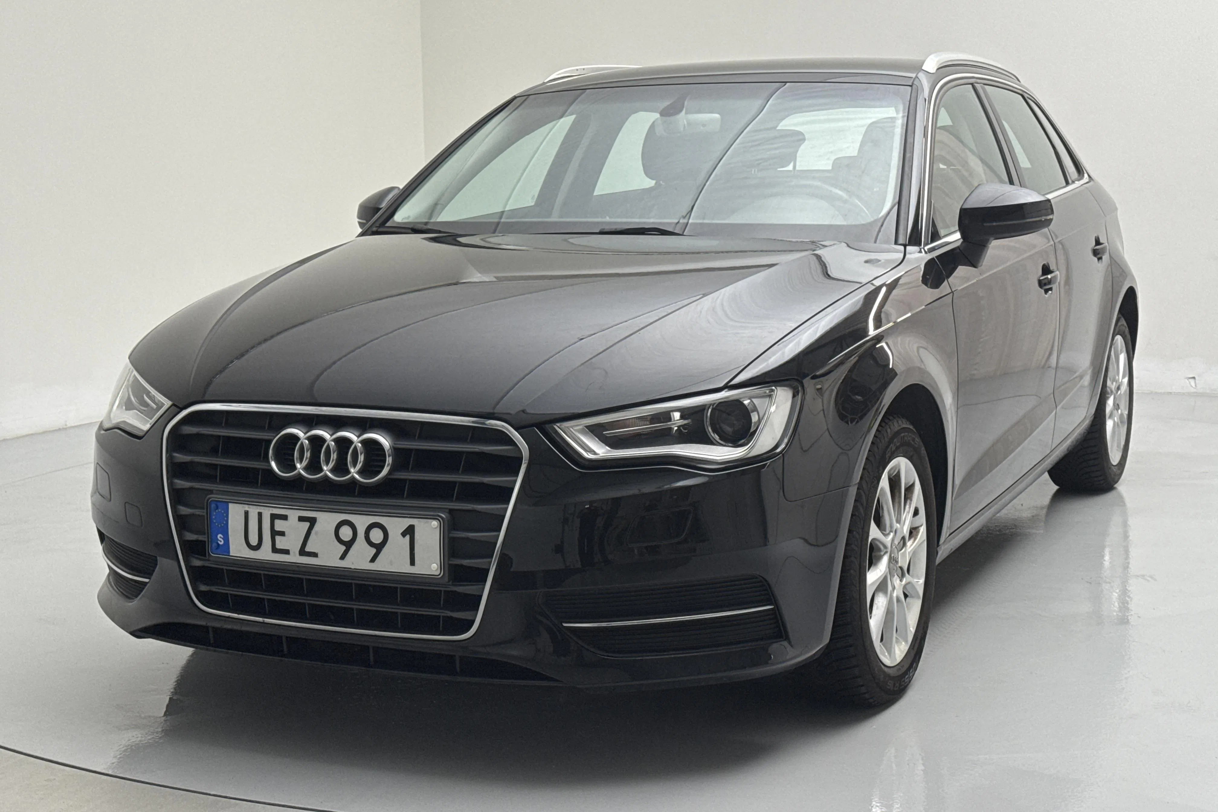 Presentation photo 1 of 12: Audi A3 1.2 TFSI Sportback (110hk) - 57 080 km - Manual - black - 2016