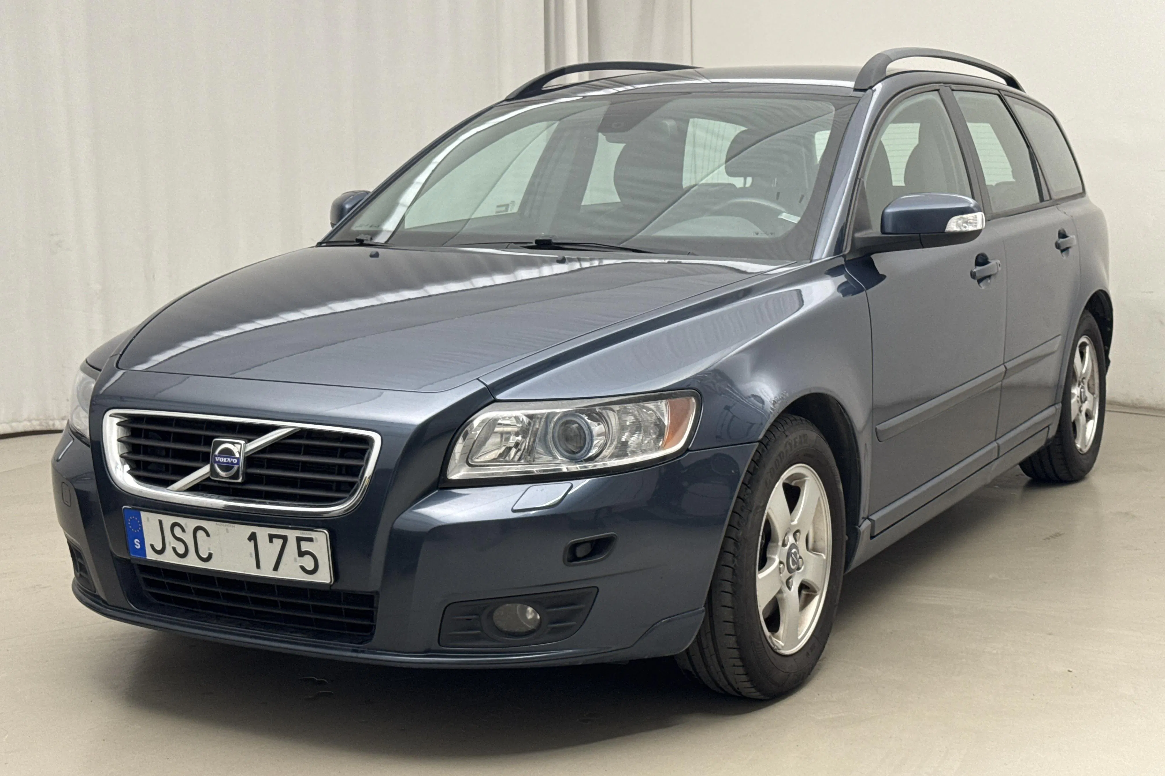 Presentationsfoto 1 av 14: Volvo V50 1.8F (125hk) - 21 730 mil - Manuell - blå - 2009