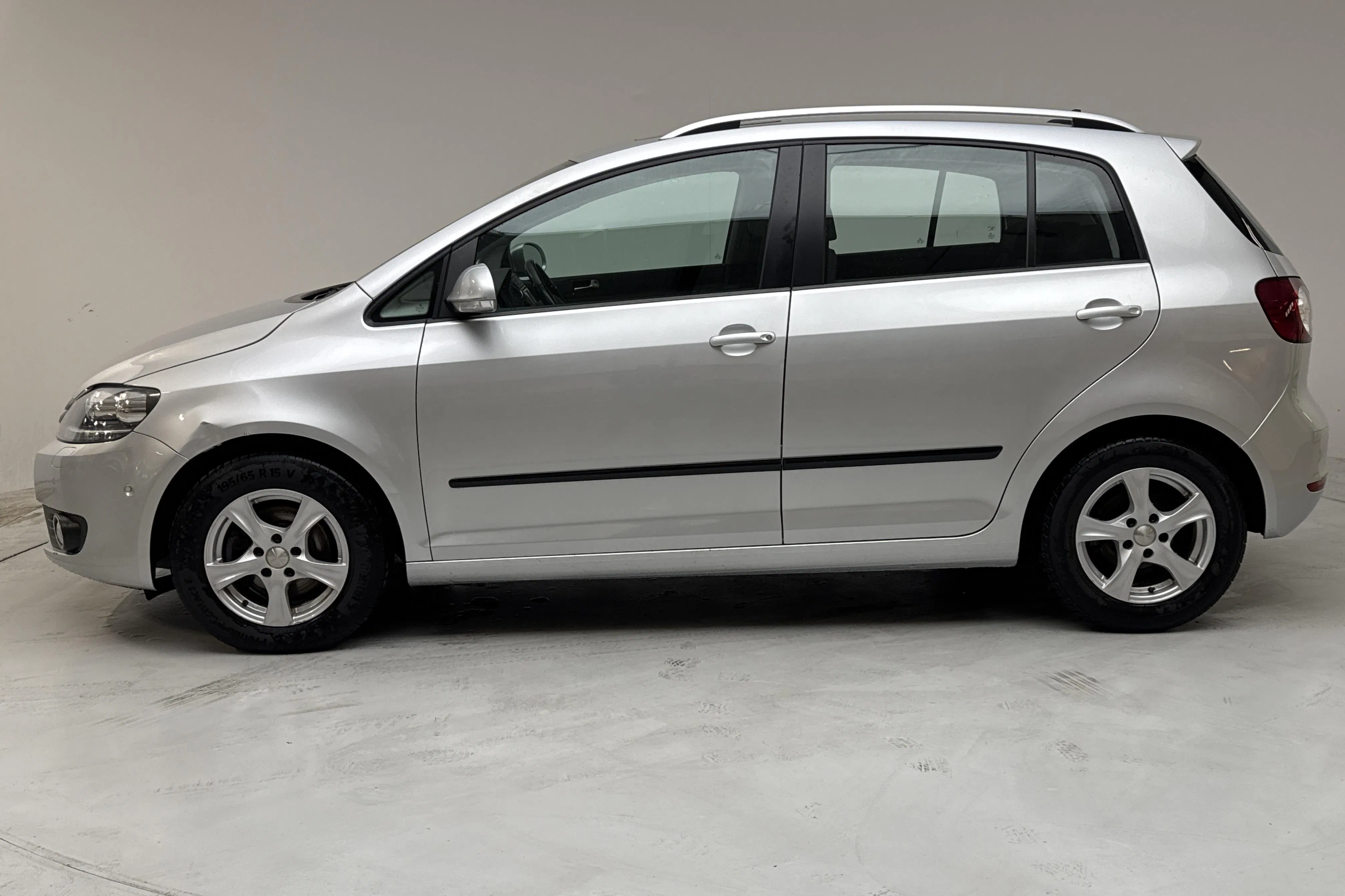 Presentation photo 2 of 13: VW Golf VI 1.4 TSI Plus (122hk) - 4 445 Scandinavian mile - Automatic - light grey - 2011
