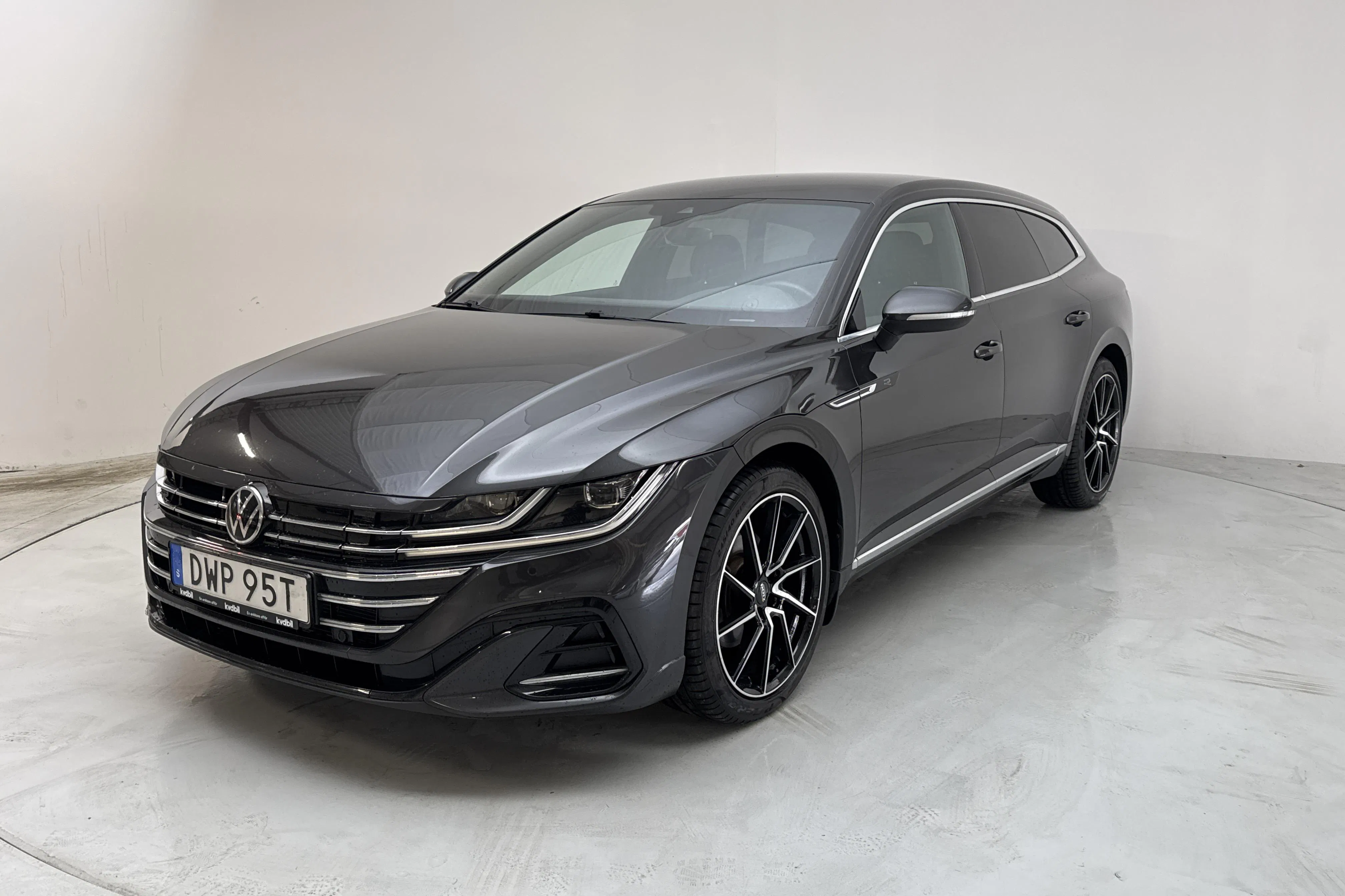 Presentation photo 1 of 18: VW Arteon Shooting Brake eHybrid 1.4 TSI (218hk) - 183 360 km - Automatic - dark grey - 2021