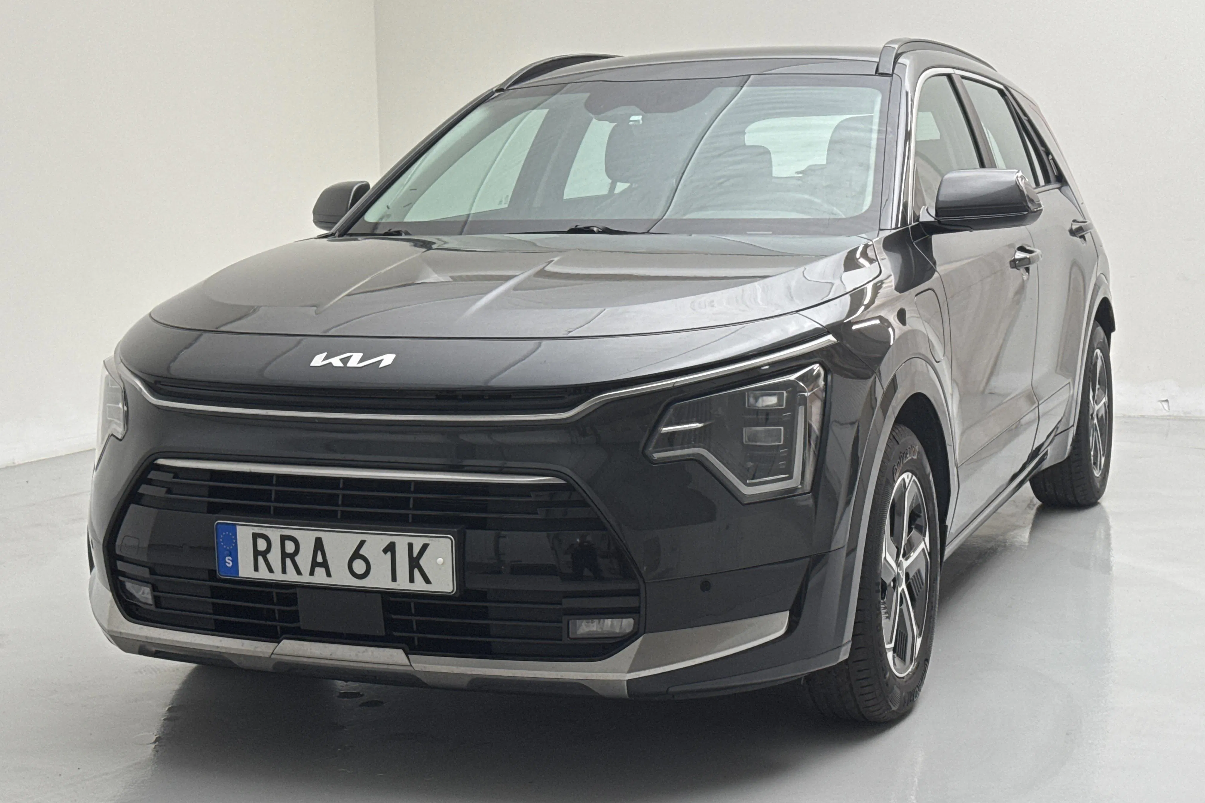 Presentationsfoto 1 av 17: KIA Niro Plug-in Hybrid (183hk) - 5 824 mil - Automat - Mörkgrå - 2024