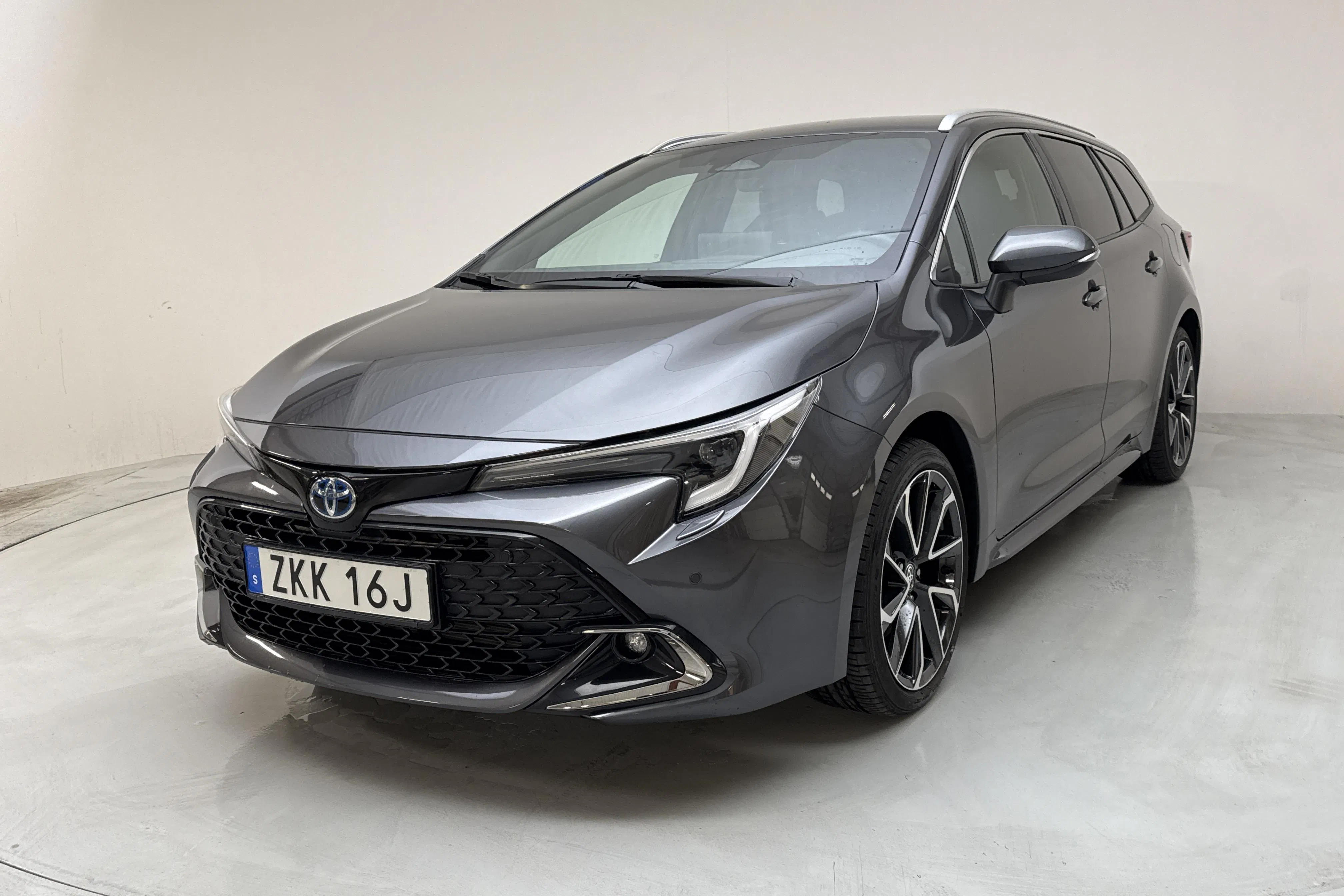 Presentationsfoto 1 av 18: Toyota Corolla 2.0 Hybrid Touring Sports (196hk) - 2 096 mil - Automat - Mörkgrå - 2023