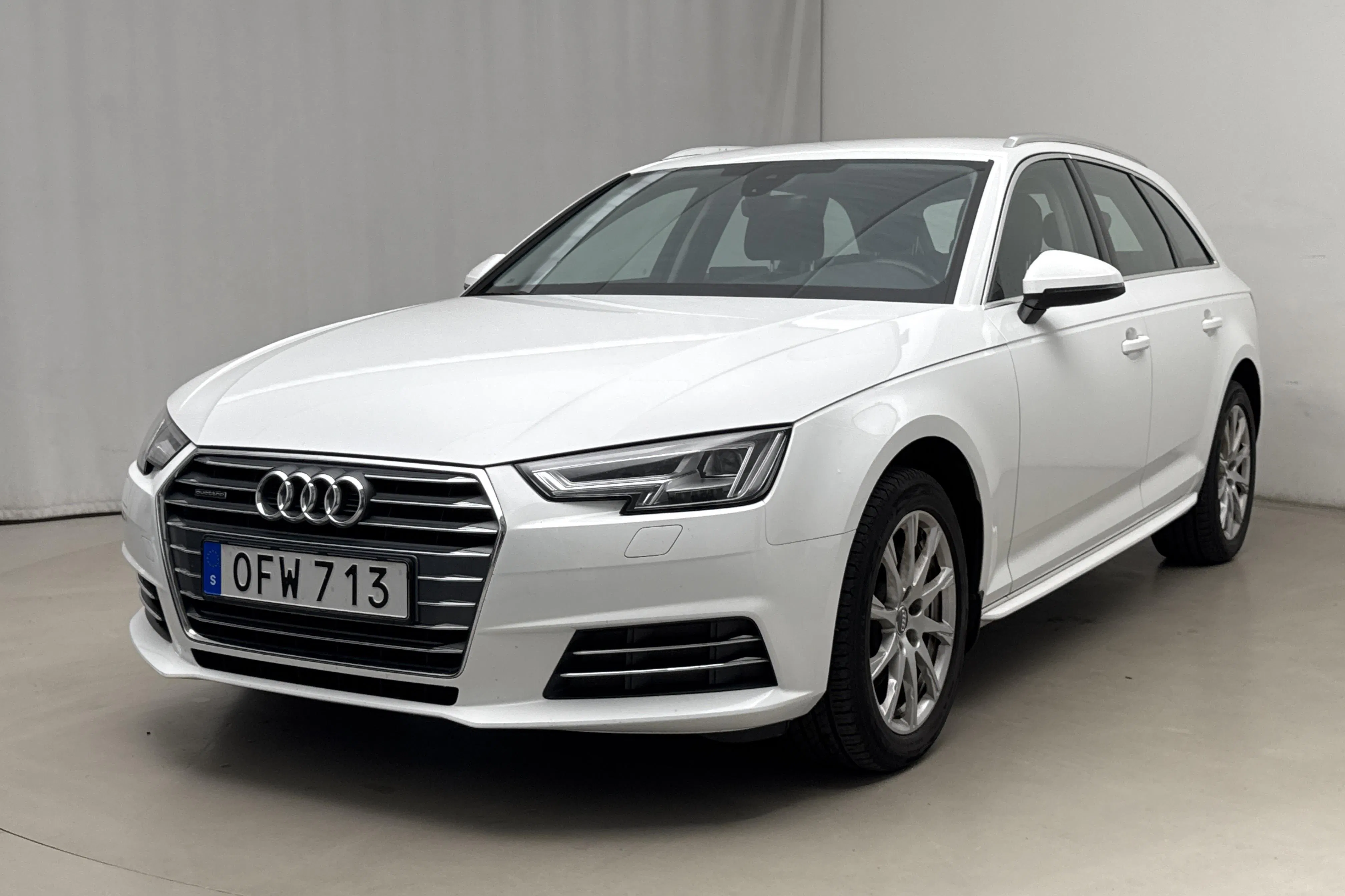 Presentationsfoto 1 av 19: Audi A4 2.0 TDI Avant quattro (190hk) - 14 059 mil - Automat - vit - 2017