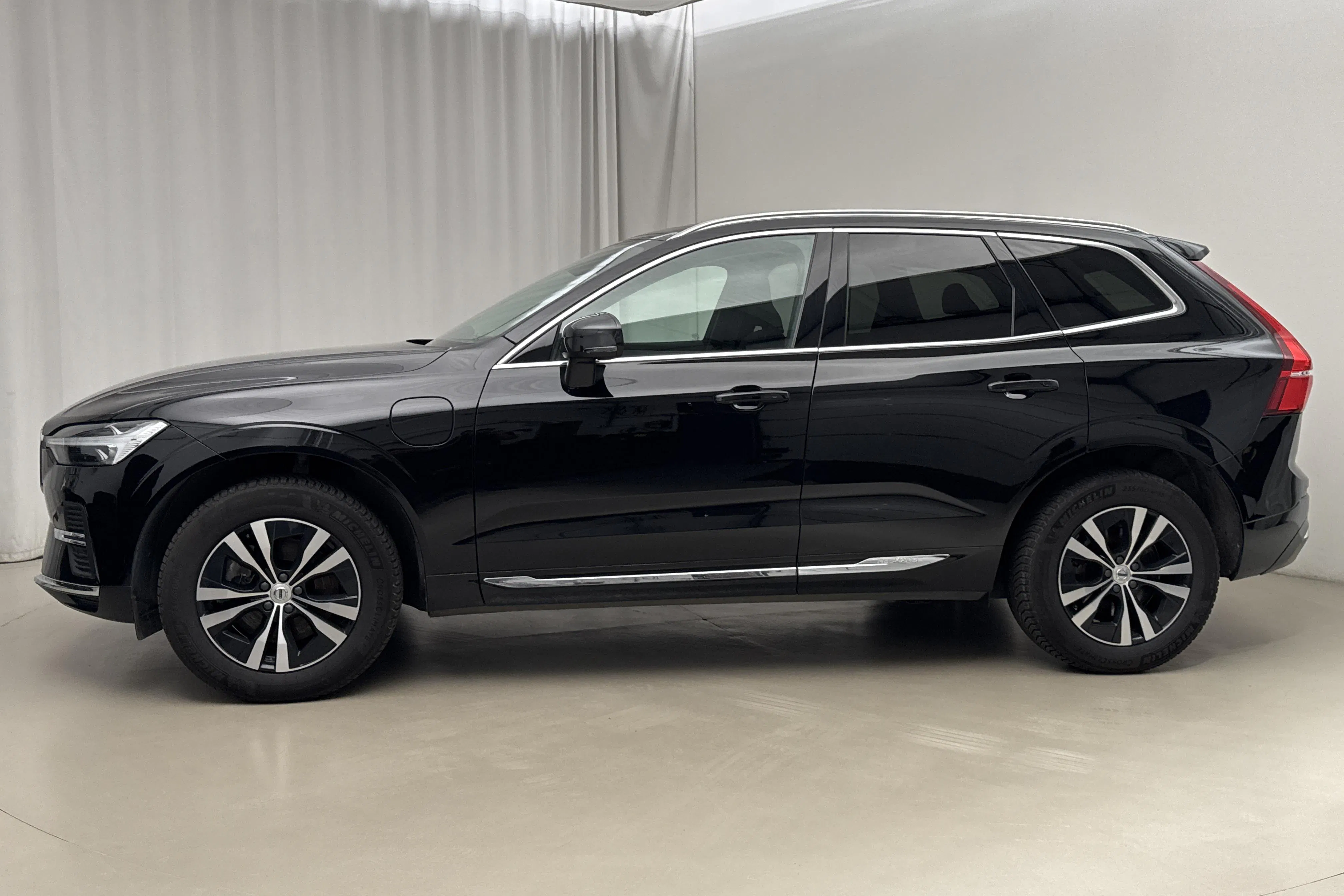Presentation photo 2 of 21: Volvo XC60 T6 AWD Recharge (350hk) - 6 537 Scandinavian mile - Automatic - black - 2023