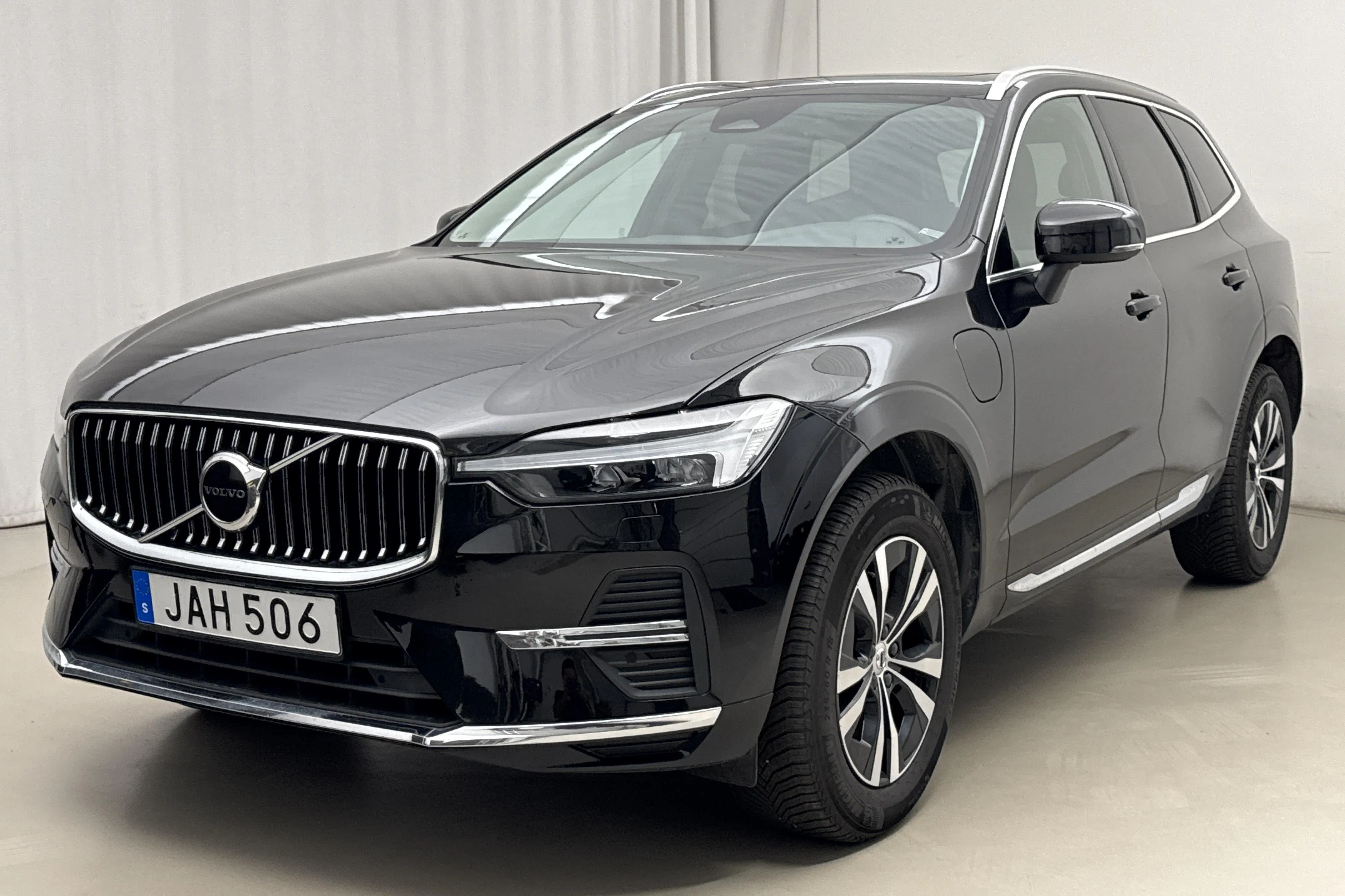 Presentation photo 1 of 21: Volvo XC60 T6 AWD Recharge (350hk) - 6 537 Scandinavian mile - Automatic - black - 2023
