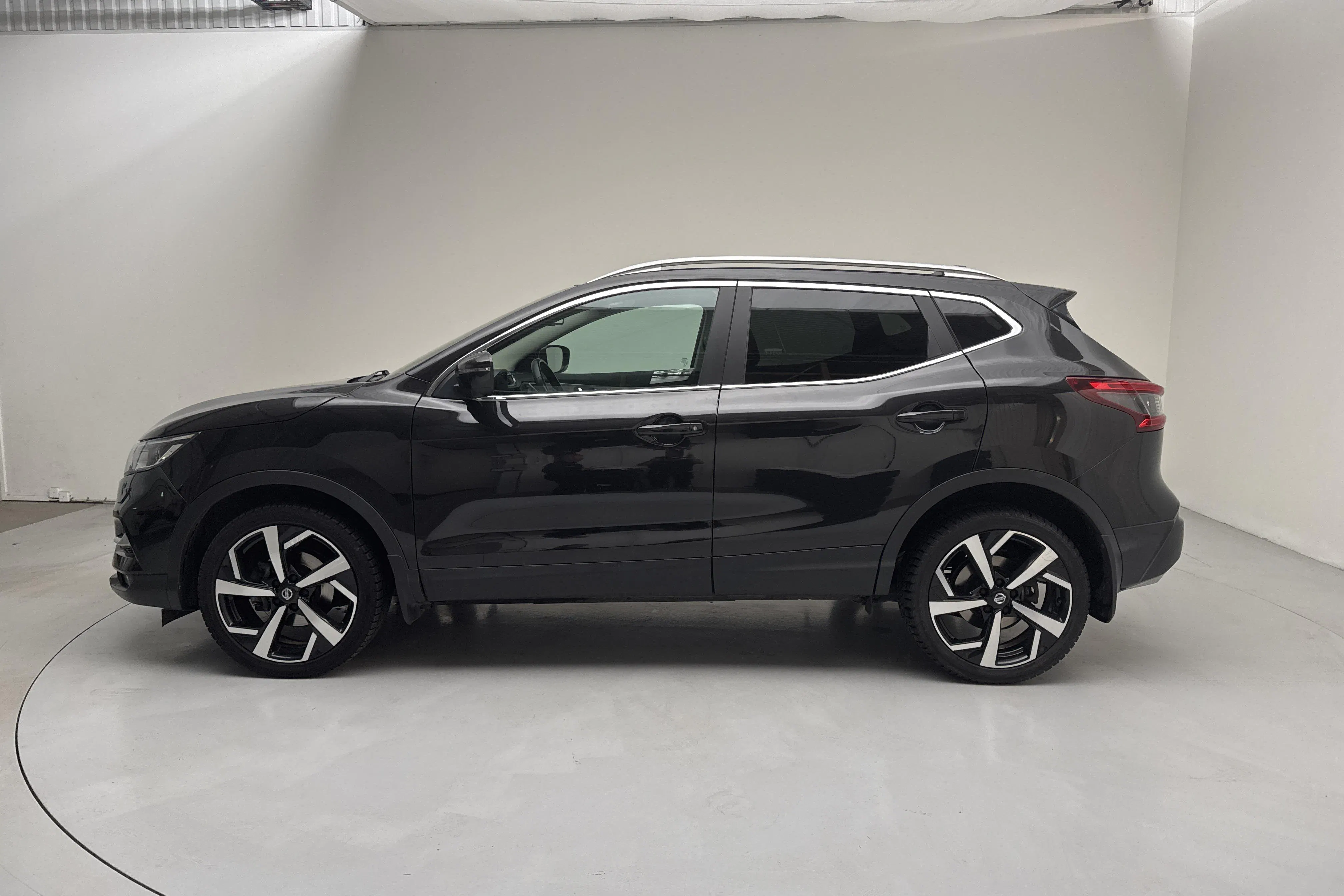 Presentationsfoto 2 av 14: Nissan Qashqai 1.2 DIG-T (115hk) - 9 215 mil - Automat - svart - 2018