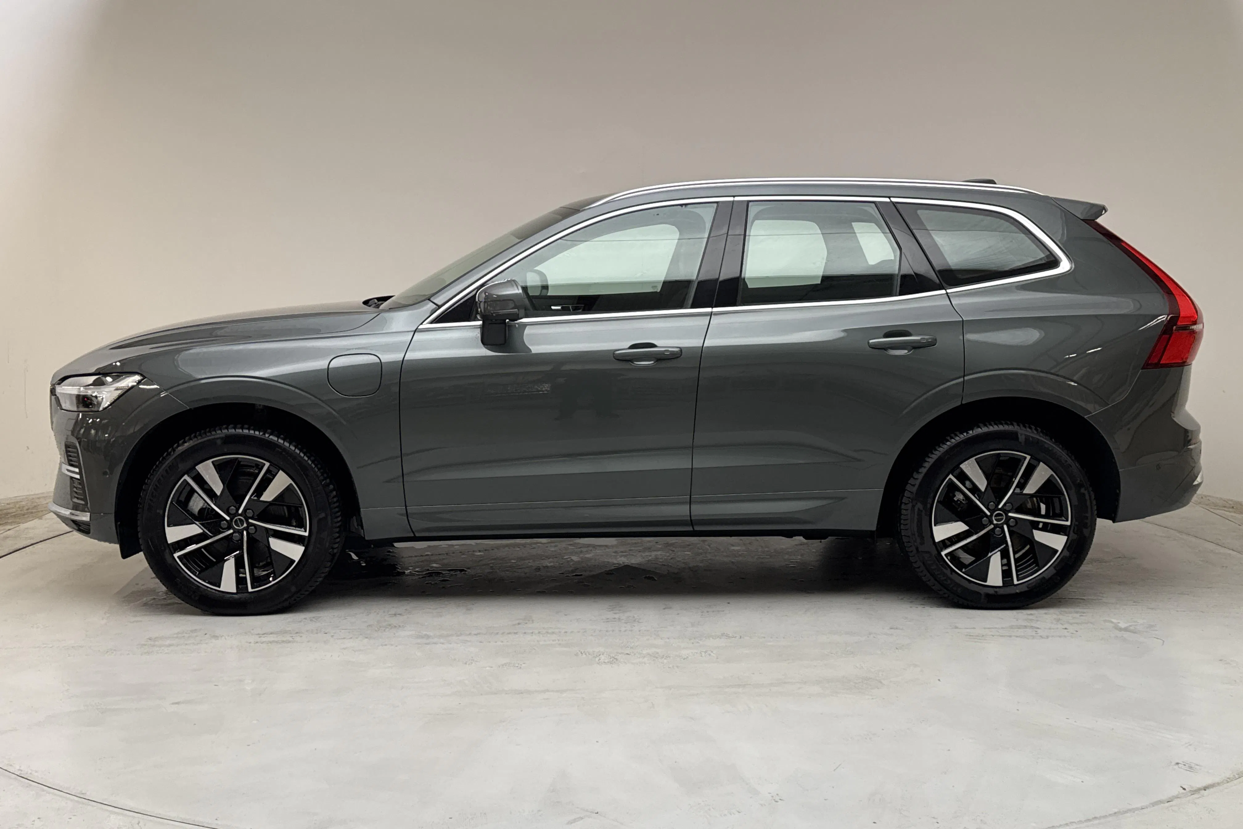 Presentation photo 2 of 17: Volvo XC60 T6 AWD Recharge (350hk) - 18 560 km - Automatic - dark green - 2026