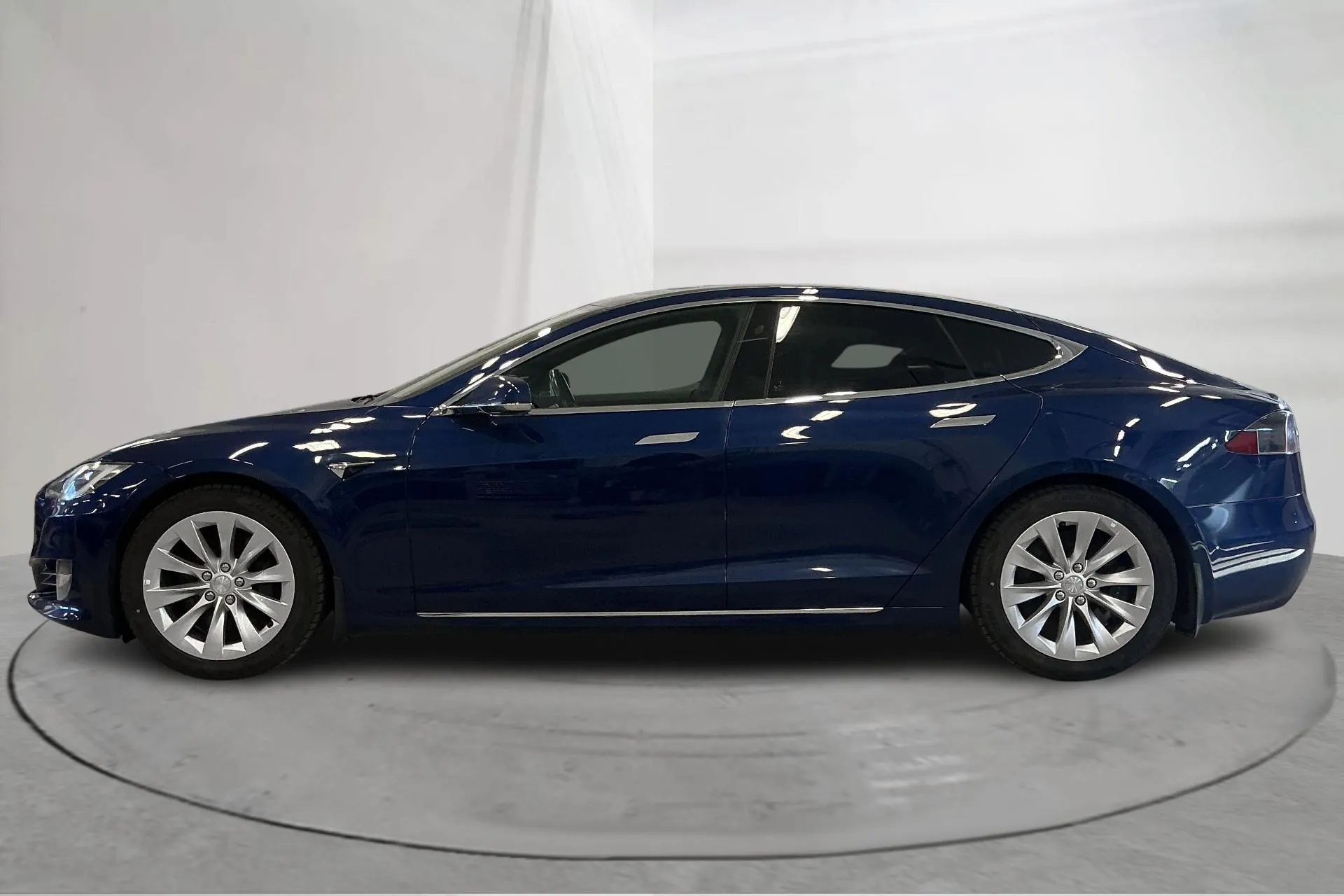 Presentationsfoto 2 av 21: Tesla Model S Dual Motor Long Range AWD - 11 359 mil - Automat - blå - 2020