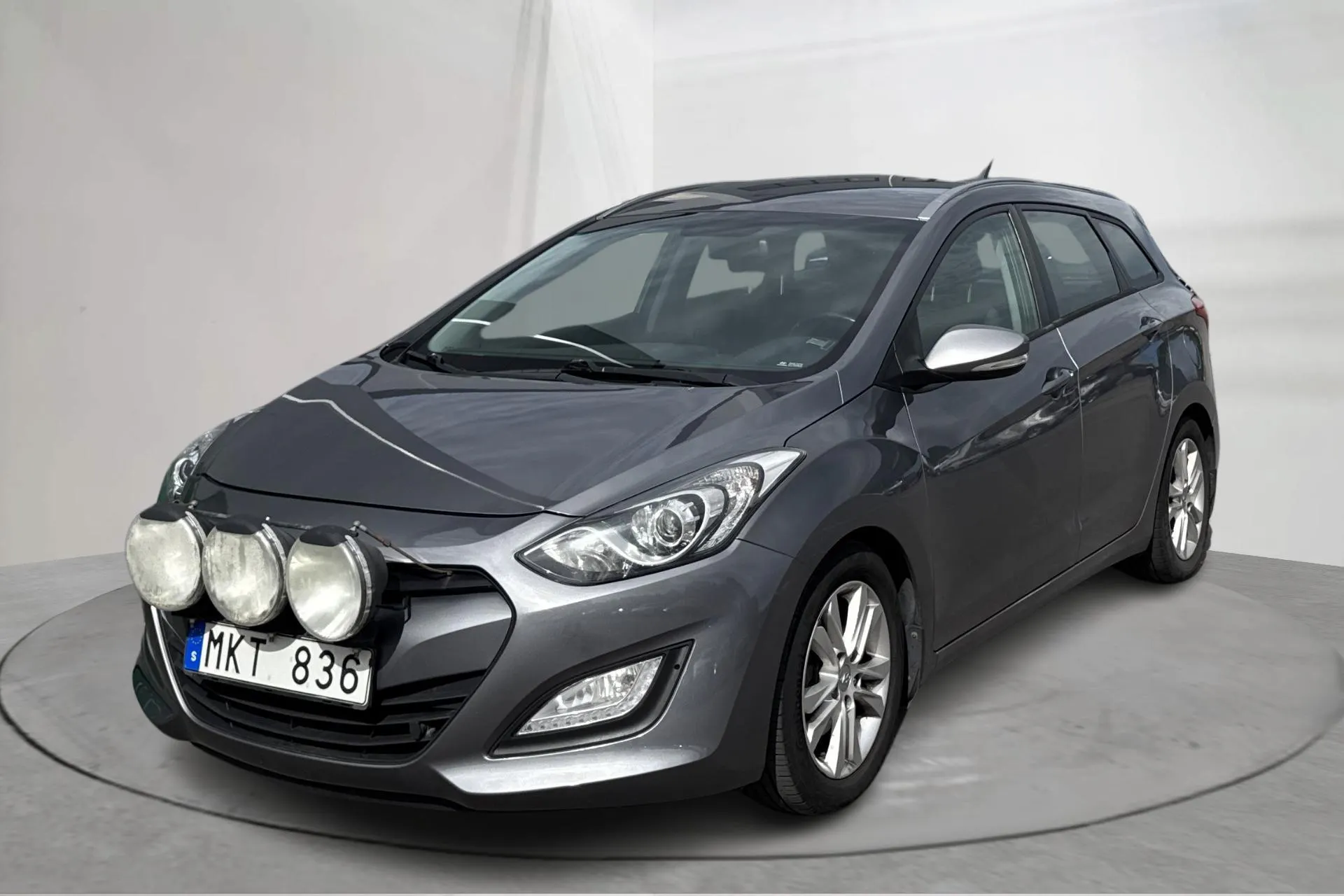 Presentation photo 1 of 13: Hyundai i30 1.6 CRDi Kombi (110hk) - 186 330 km - Manual - gray - 2014