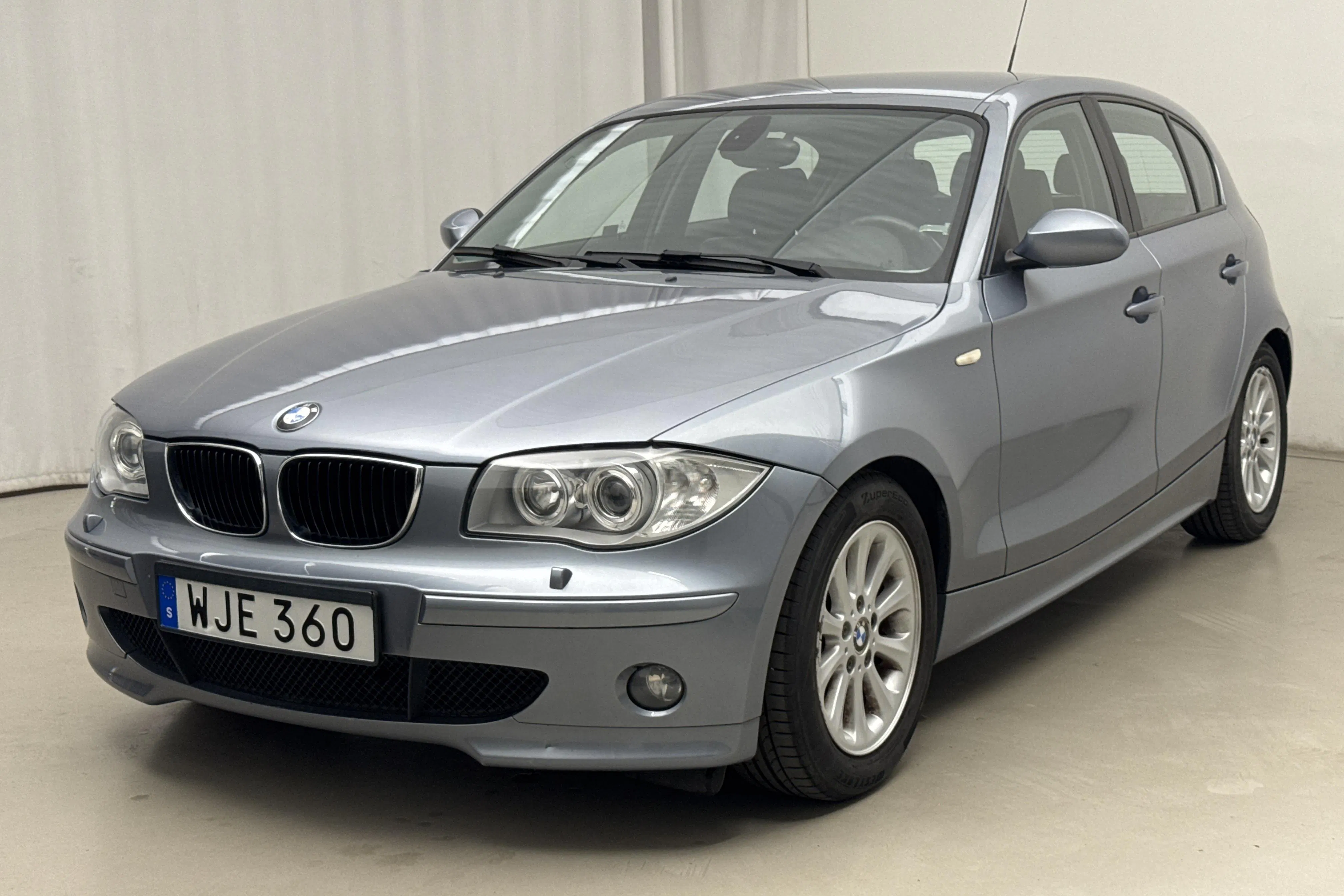 Presentationsfoto 1 av 15: BMW 120i 5dr, E87 (150hk) - 16 356 mil - Automat - Ljusblå - 2005