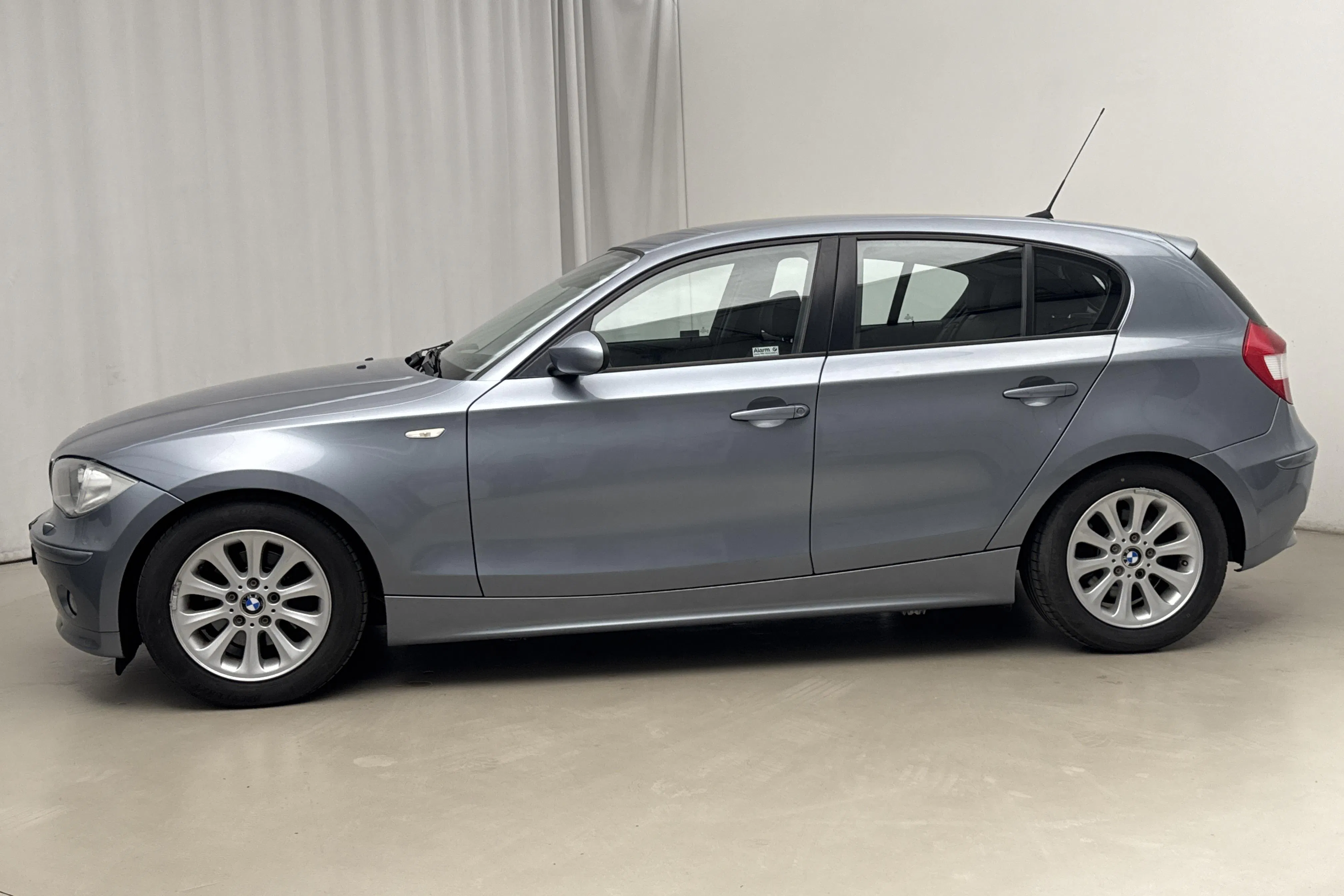 Presentationsfoto 2 av 15: BMW 120i 5dr, E87 (150hk) - 16 356 mil - Automat - Ljusblå - 2005