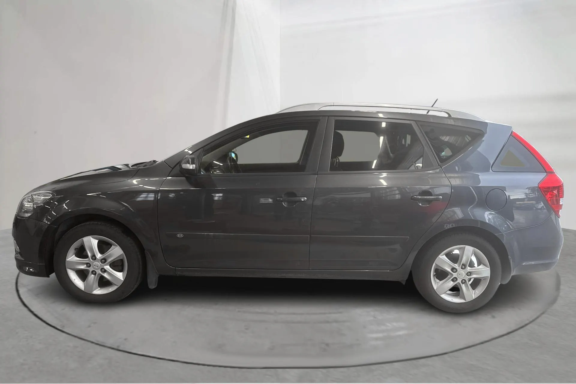 Presentation photo 2 of 12: KIA Cee'd 1.6 CRDi SW (128hk) - 161 600 km - Manual - gray - 2012