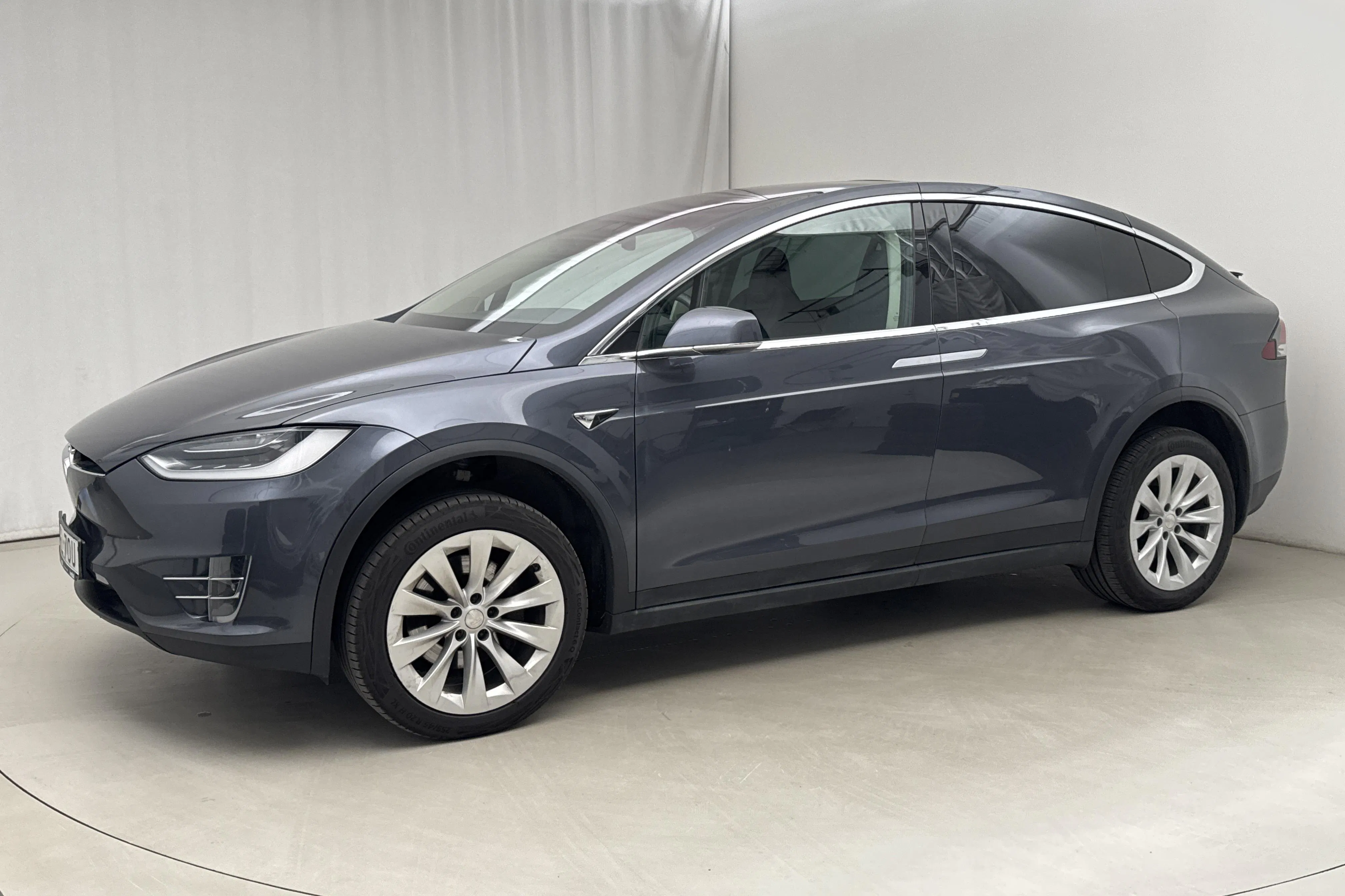 Presentationsfoto 2 av 23: Tesla Model X 100D - 8 135 mil - Automat - grå - 2019
