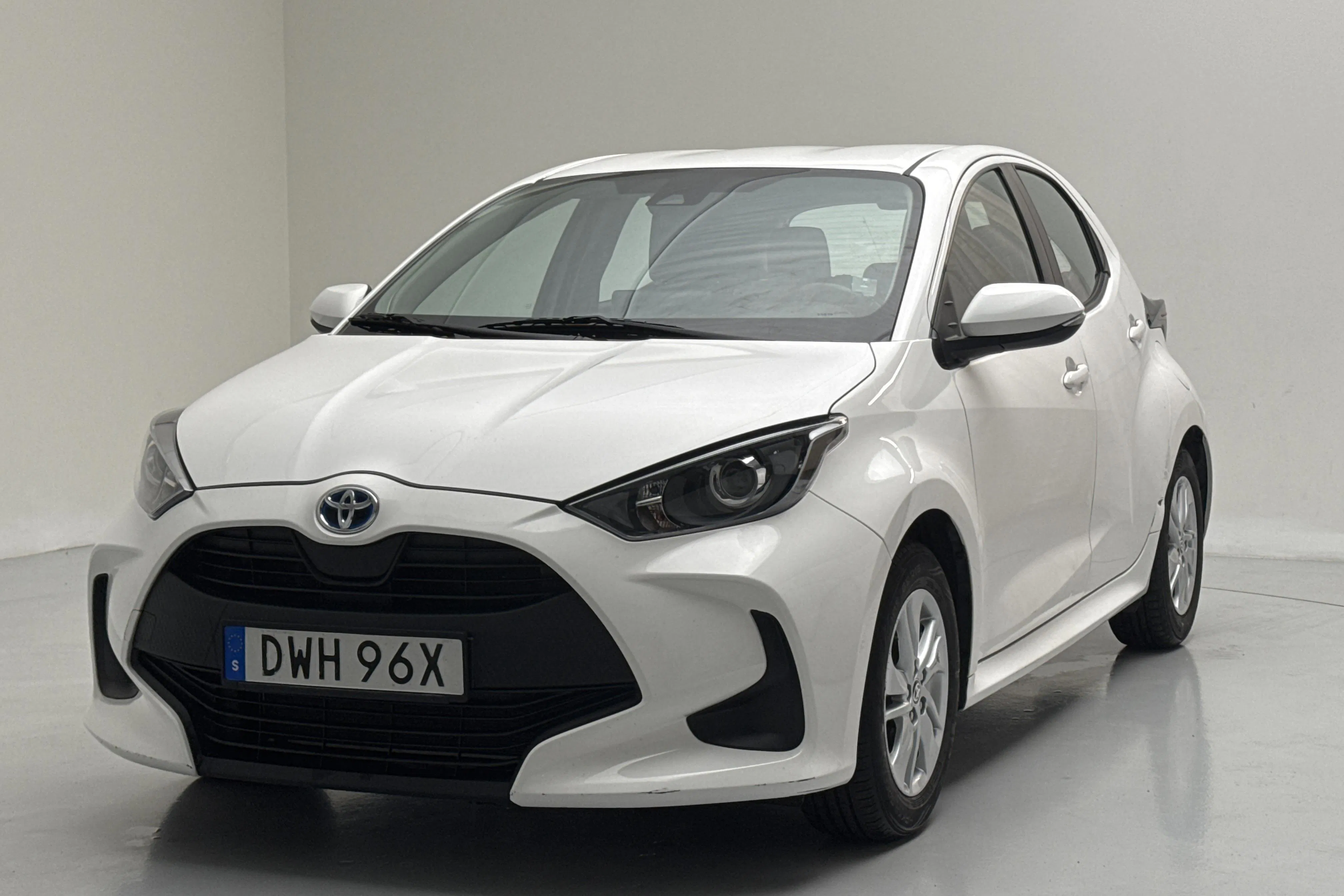 Presentation photo 1 of 14: Toyota Yaris 1.5 Hybrid 5dr (116hk) - 149 990 km - Automatic - white - 2022