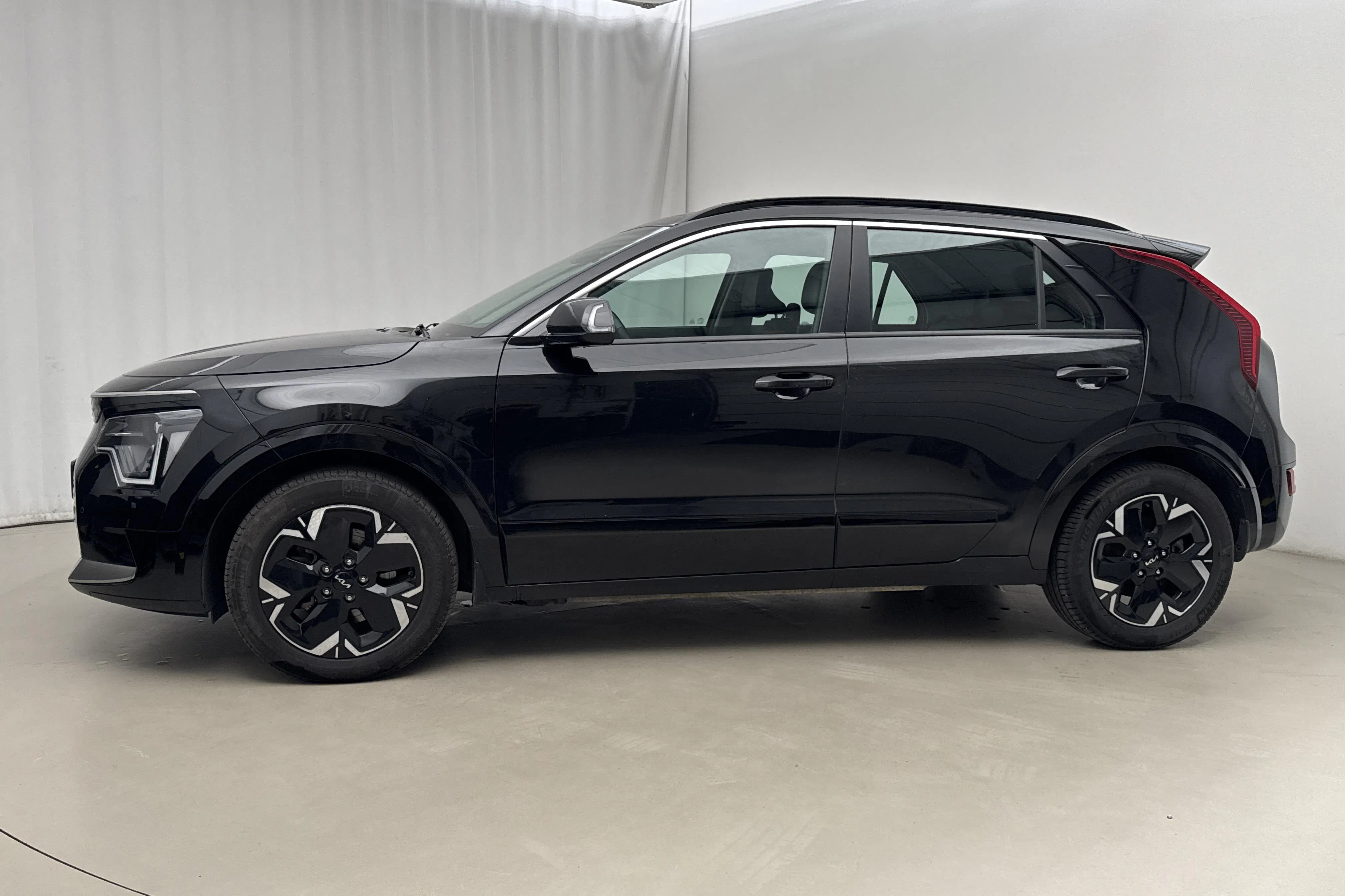 Presentation photo 2 of 20: KIA Niro EV 65kWh (204hk) - 113 340 km - Automatic - black - 2023