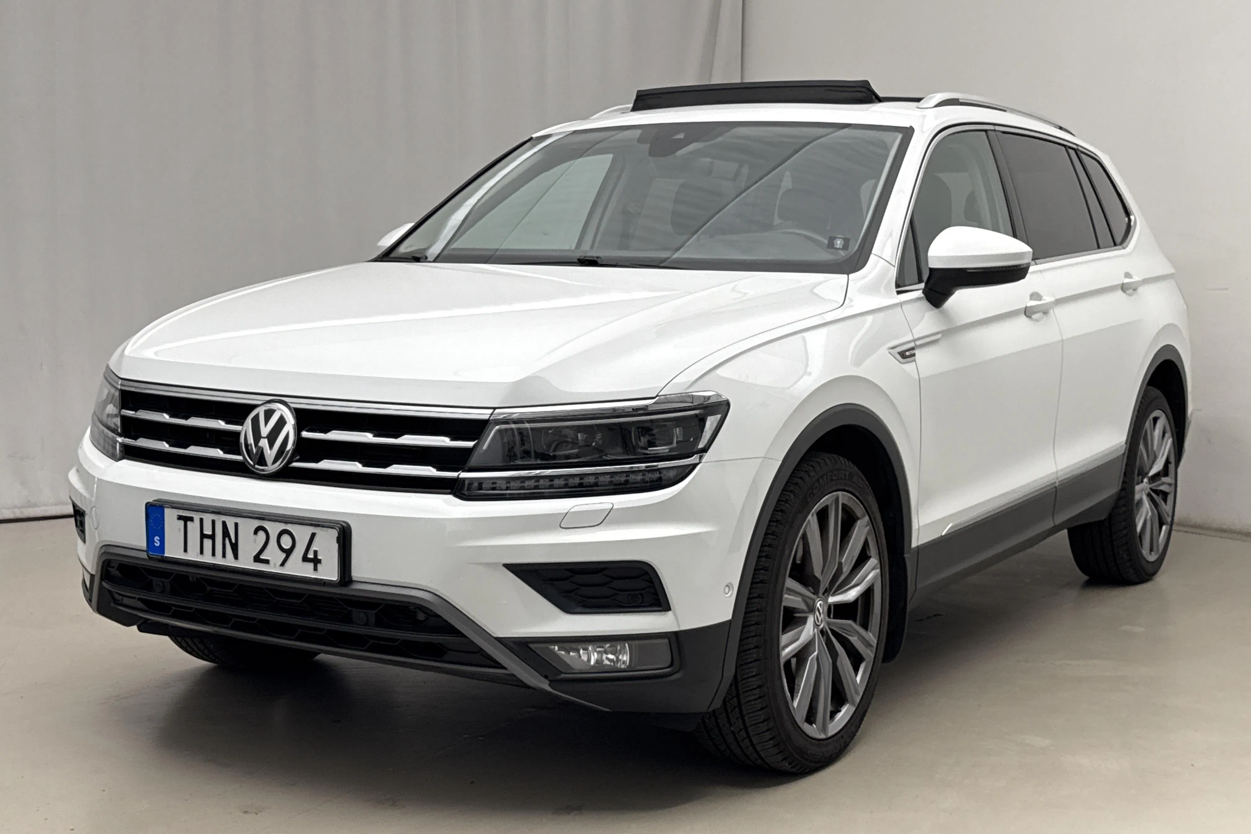 Presentation photo 1 of 29: VW Tiguan Allspace 2.0 TSI 4MOTION (220hk) - 164 160 km - Automatic - white - 2018