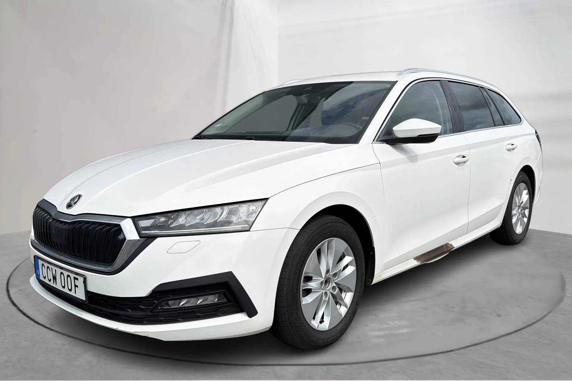 Presentationsfoto 1 av 20: Skoda Octavia 2.0 TDI Combi (116hk) - 6 771 mil - Automat - vit - 2023