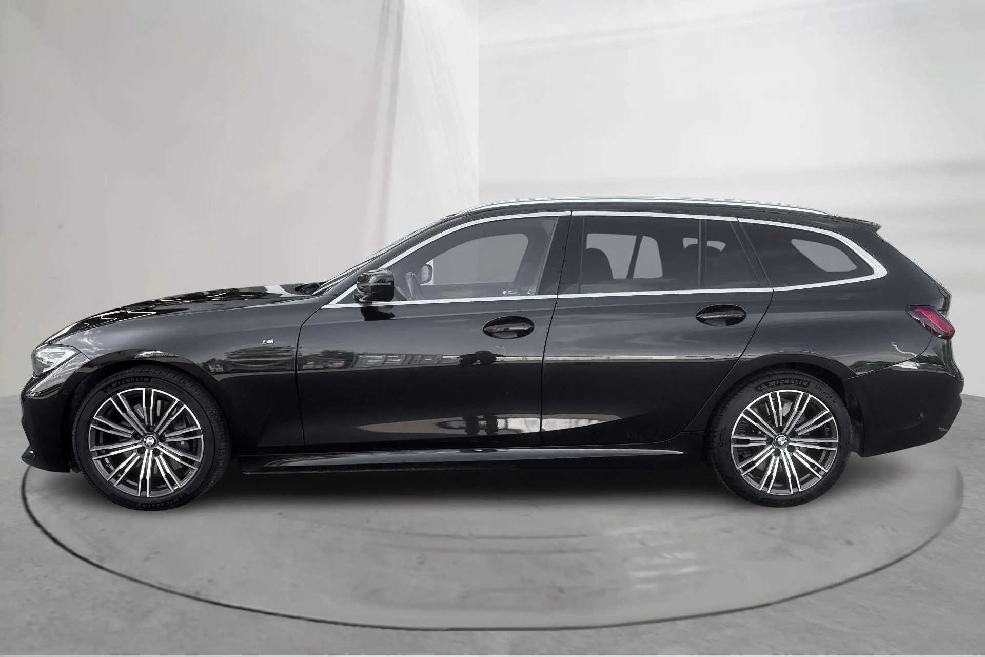 Presentation photo 2 of 15: BMW 330i xDrive Touring, G21 (258hk) - 118 880 km - Automatic - black - 2020