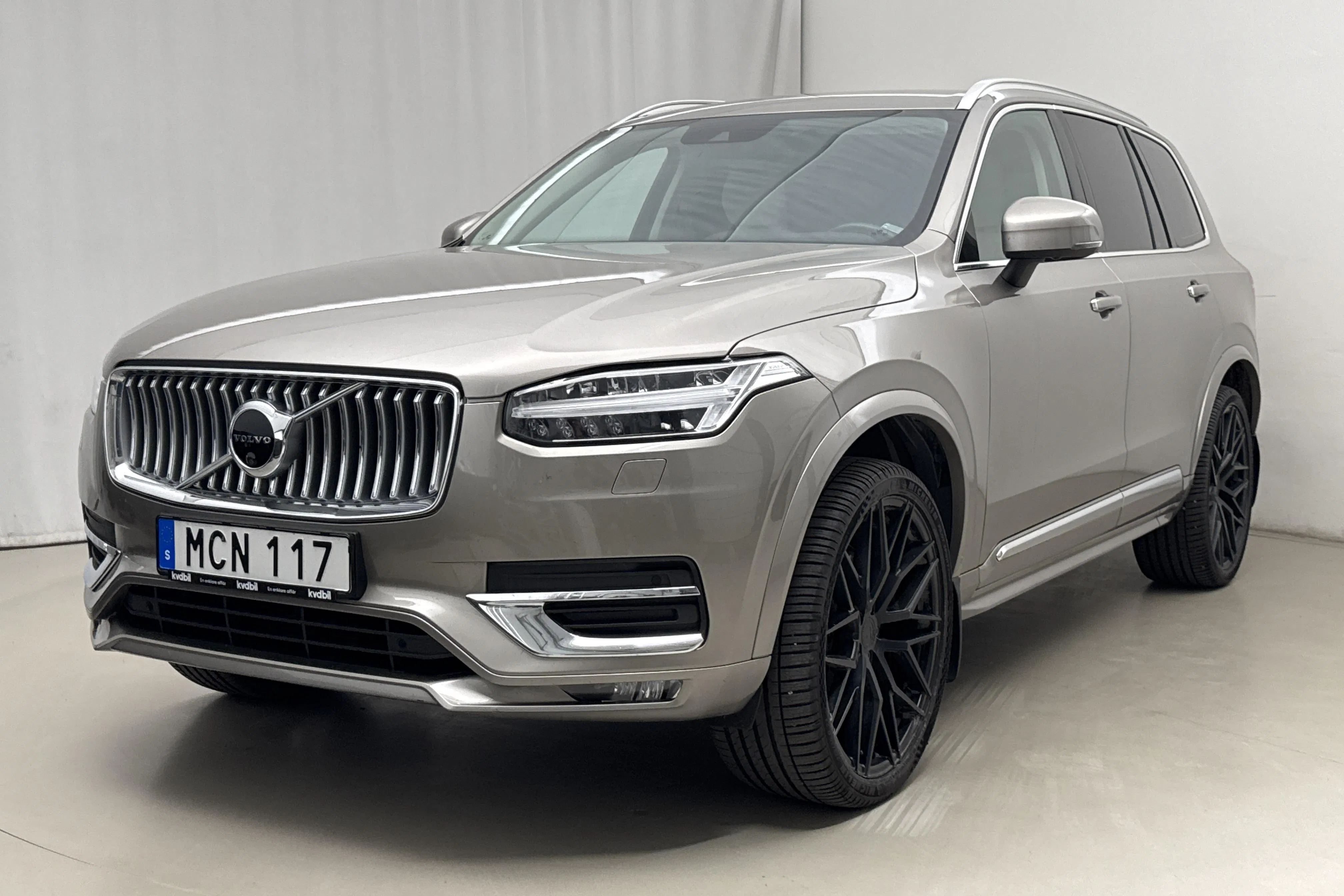 Presentation photo 1 of 22: Volvo XC90 B5 Mildhybrid, Bensin AWD (250hk) - 9 940 Scandinavian mile - Automatic - gray - 2022