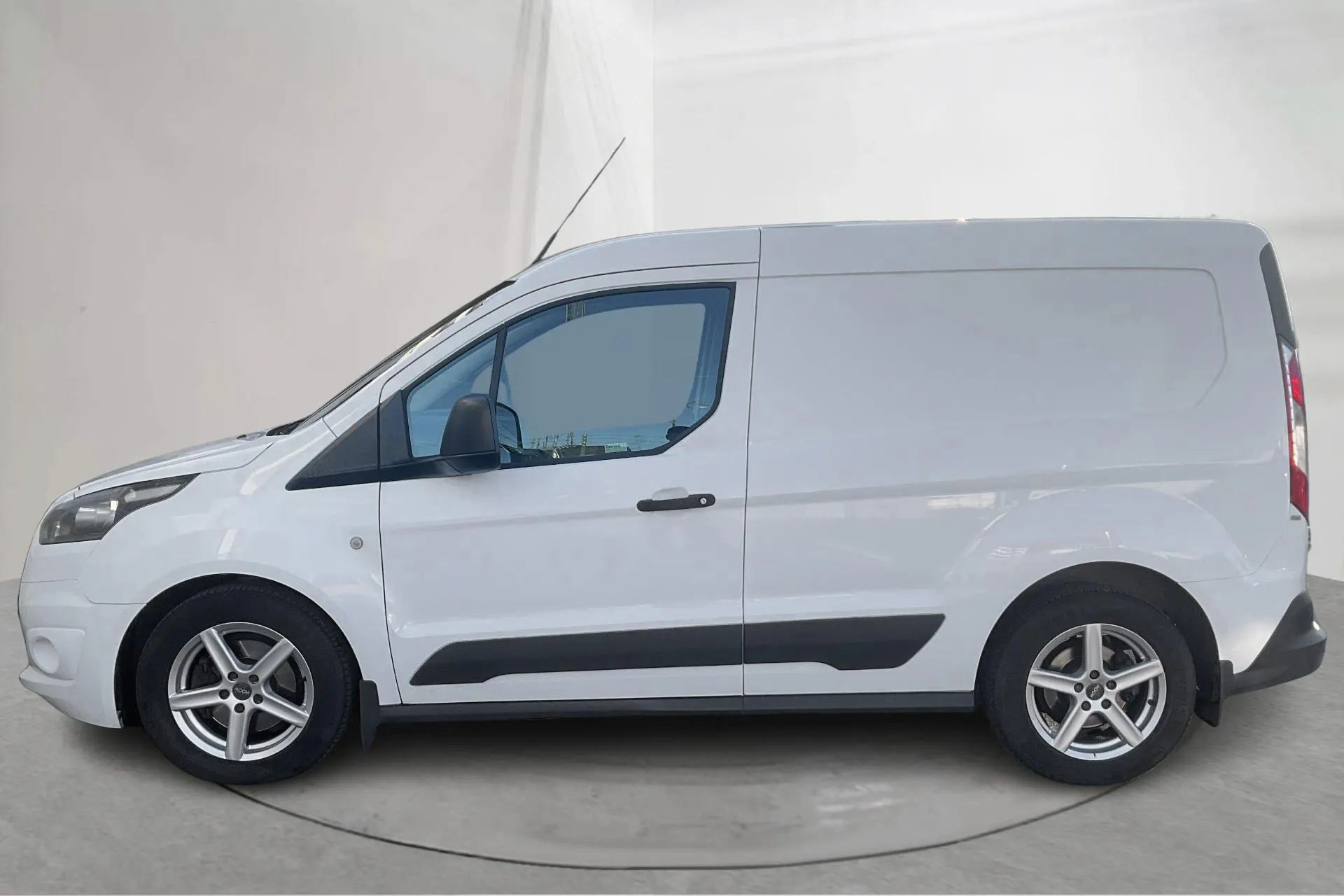 Presentationsfoto 2 av 16: Ford Transit Connect 1.6 TDCi (95hk) - 4 595 mil - Manuell - vit - 2015