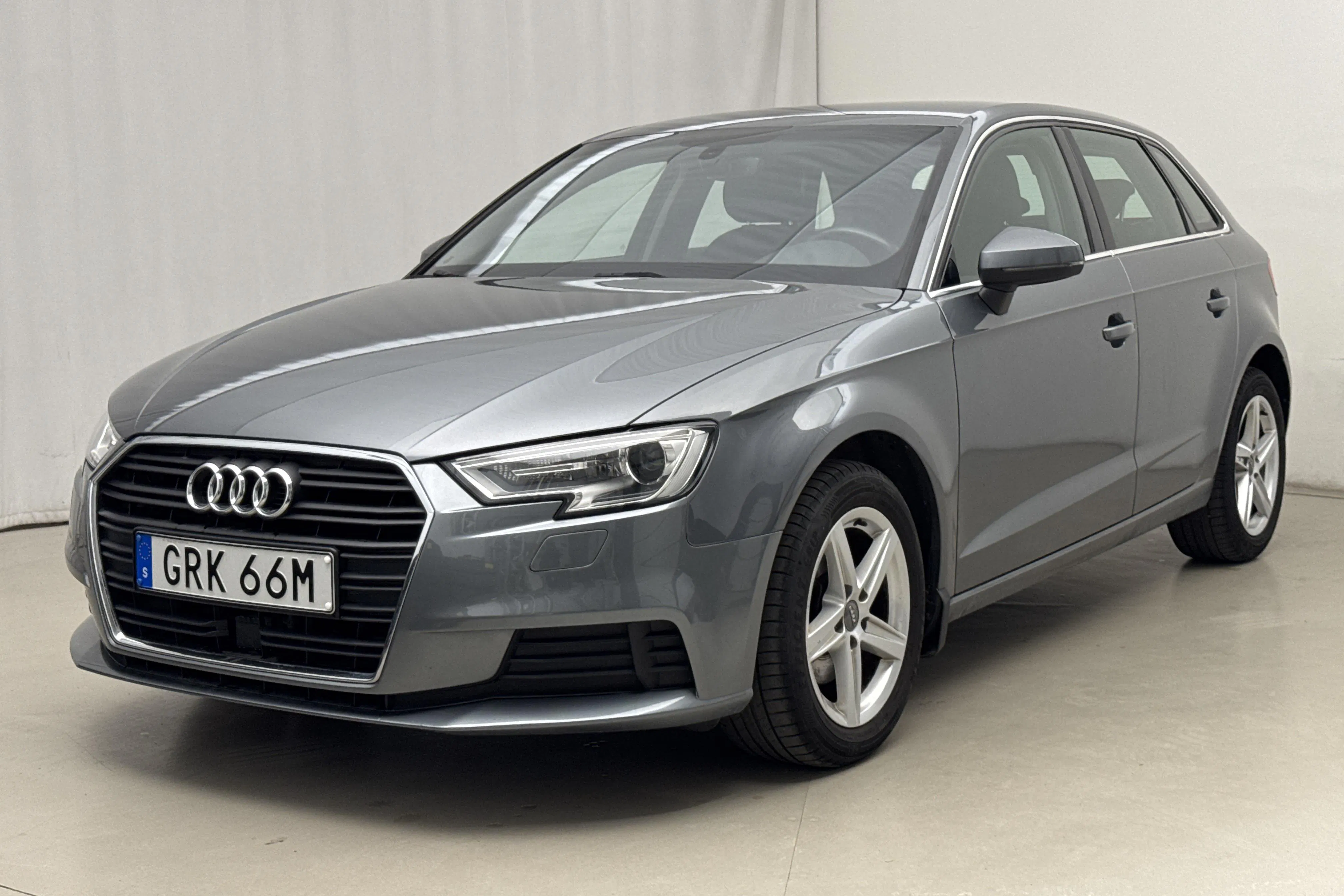 Presentation photo 1 of 15: Audi A3 Sportback 30 TFSI (116hk) - 10 625 Scandinavian mile - Automatic - gray - 2019