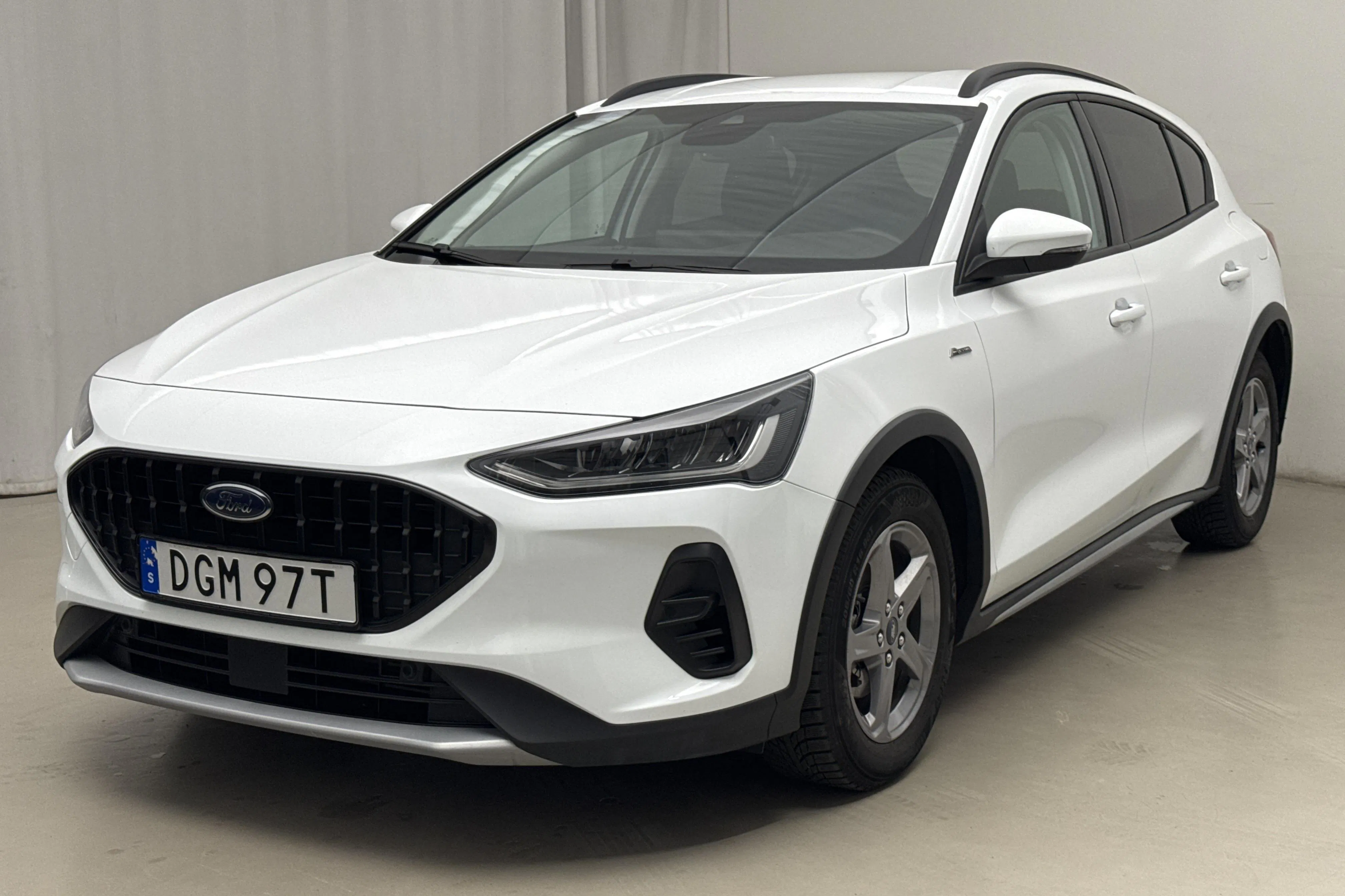 Presentation photo 1 of 17: Ford Focus 1.0T EcoBoost mHEV 5dr (155hk) - 48 320 km - Automatic - white - 2024