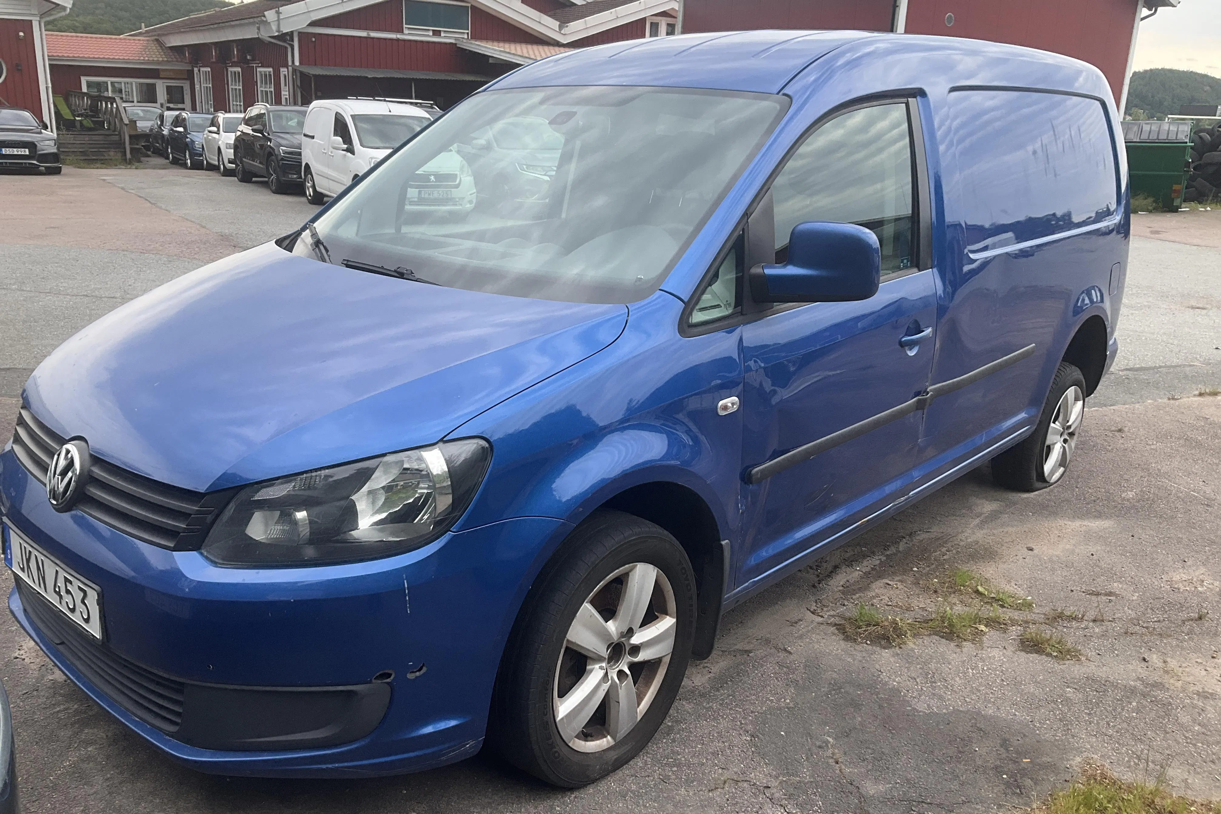Presentation photo 1 of 12: VW Caddy 2.0 TDI Maxi Skåp 4-motion (140hk) - 272 020 km - Automatic - blue - 2014