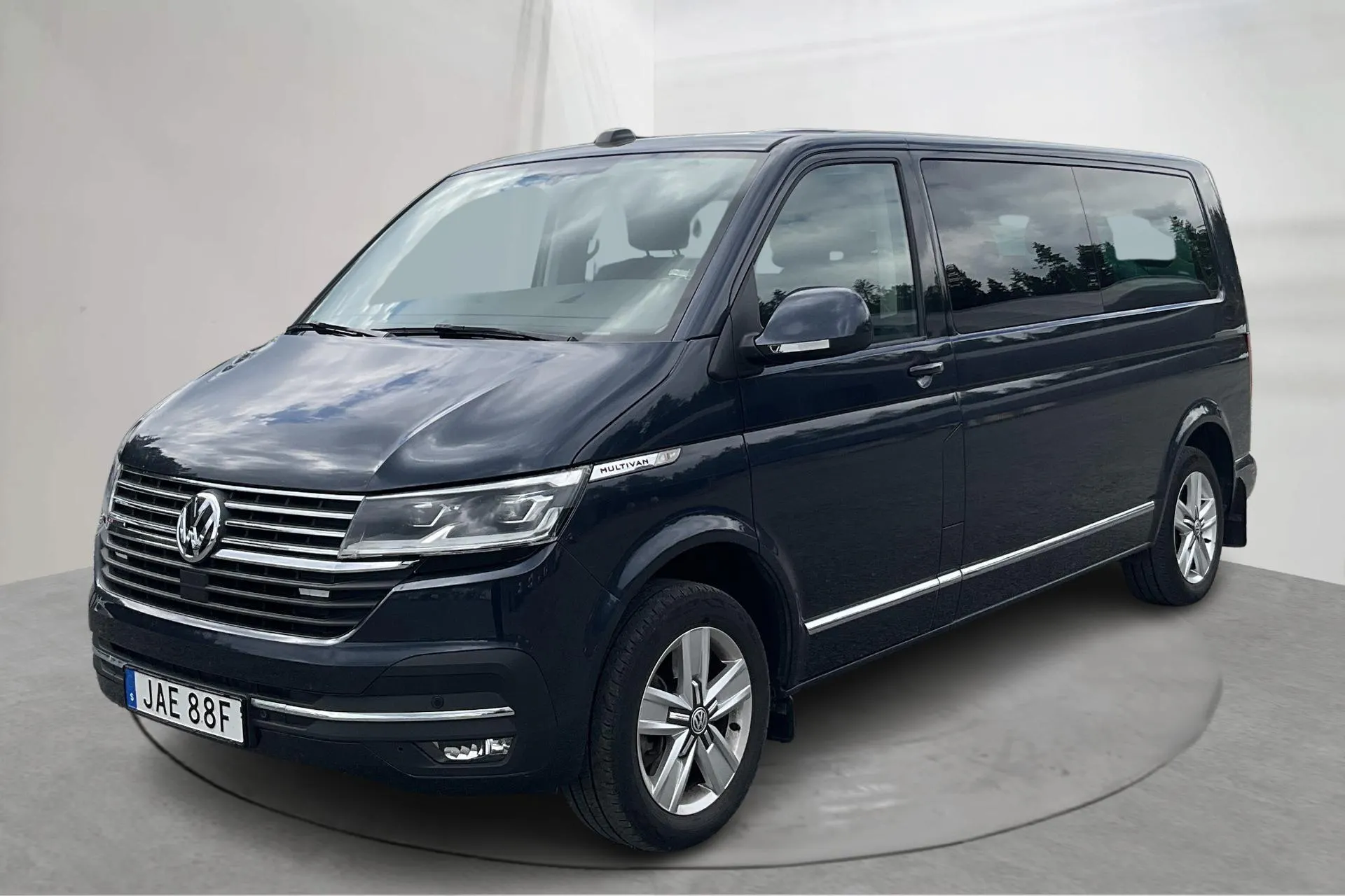 Presentationsfoto 1 av 31: VW Multivan T6.1 Skåp TDI 4MOTION (199hk) - 10 422 mil - Automat - blå - 2020