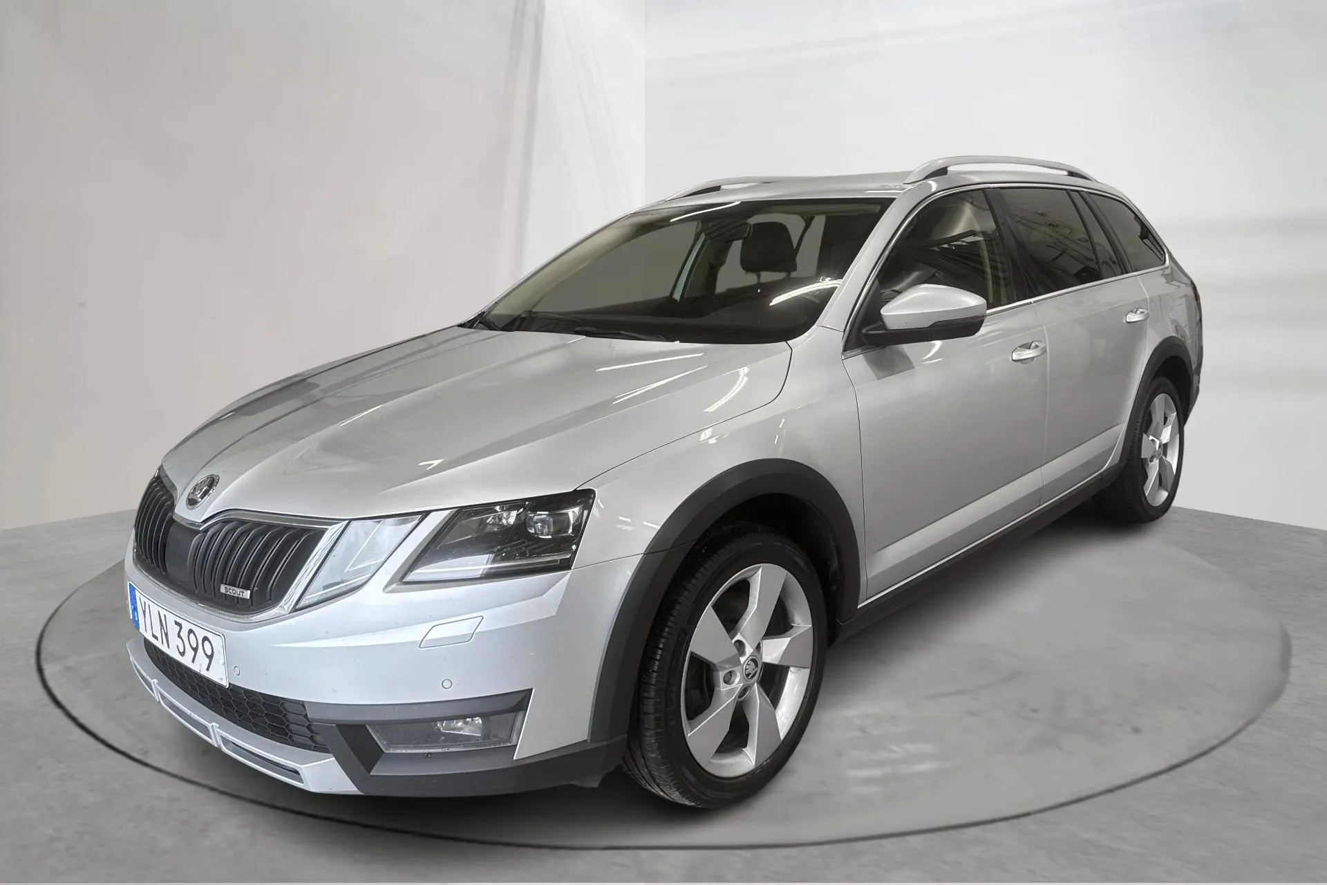 Presentation photo 1 of 14: Skoda Octavia Scout III 1.8 TSI Combi 4x4 (180hk) - 273 470 km - Automatic - silver - 2018