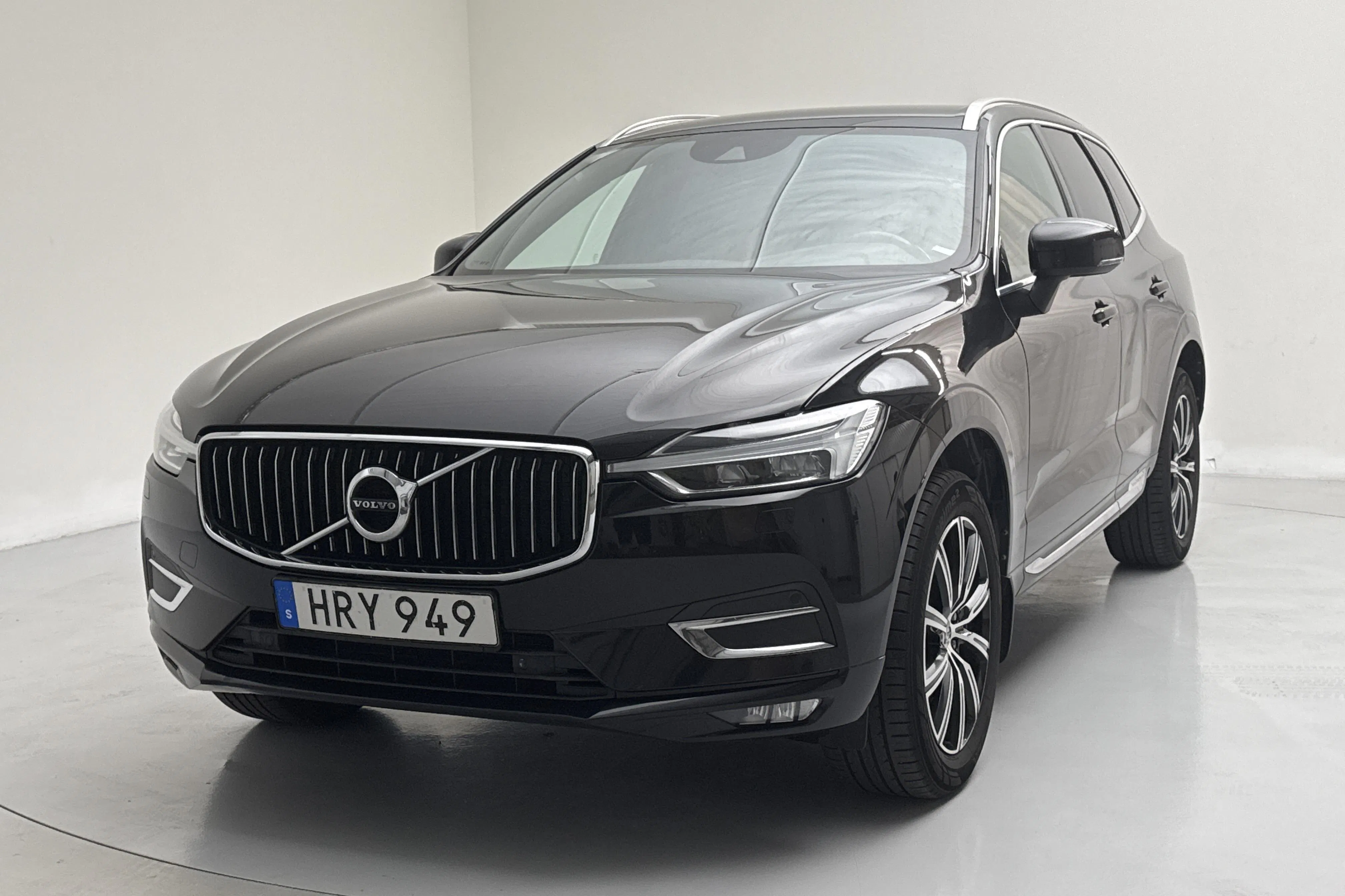 Presentationsfoto 1 av 15: Volvo XC60 D4 AWD (190hk) - 18 875 mil - Automat - svart - 2018