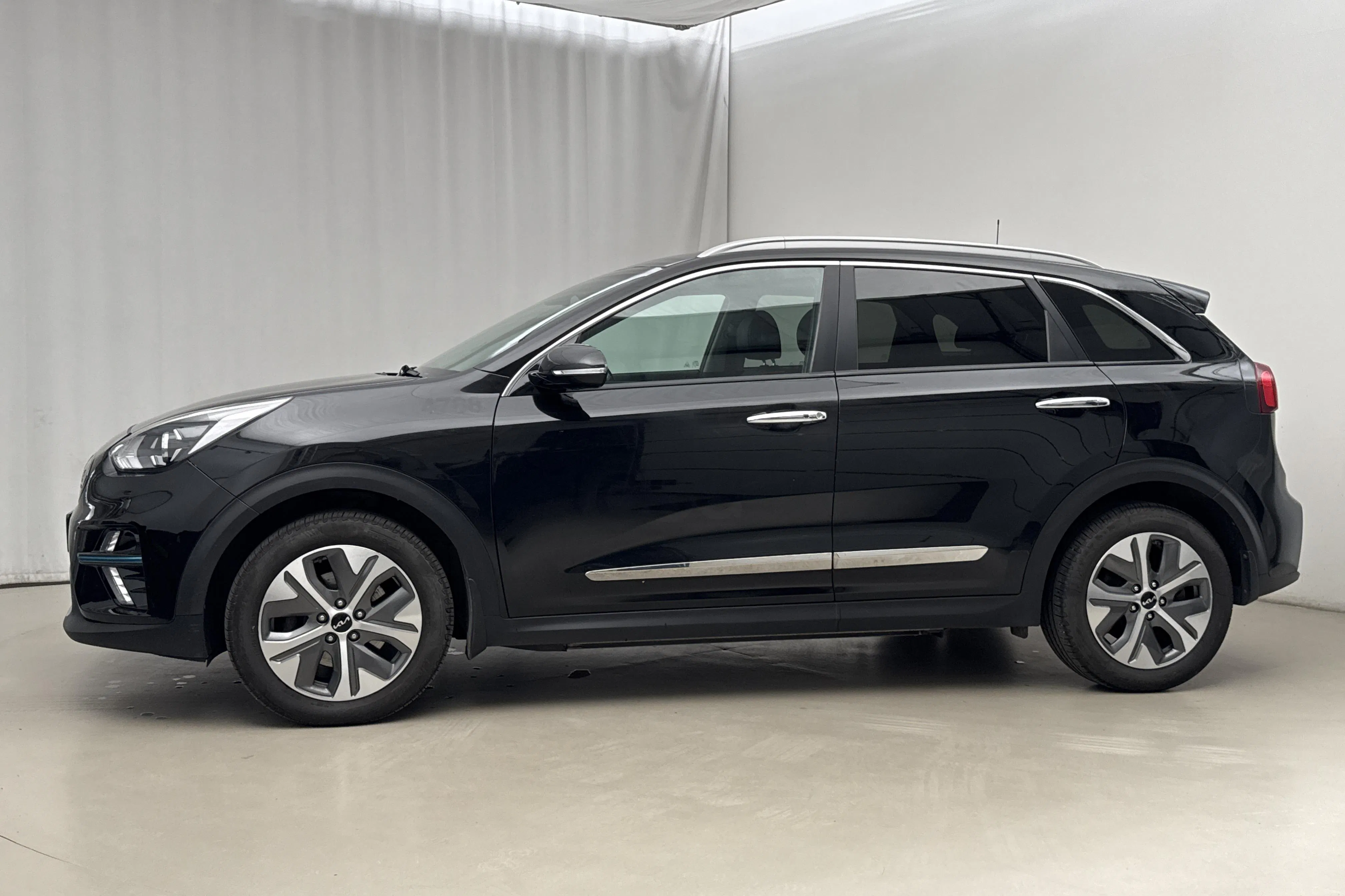 Presentationsfoto 2 av 20: KIA e-Niro 64kWh (204hk) - 16 395 mil - Automat - svart - 2022