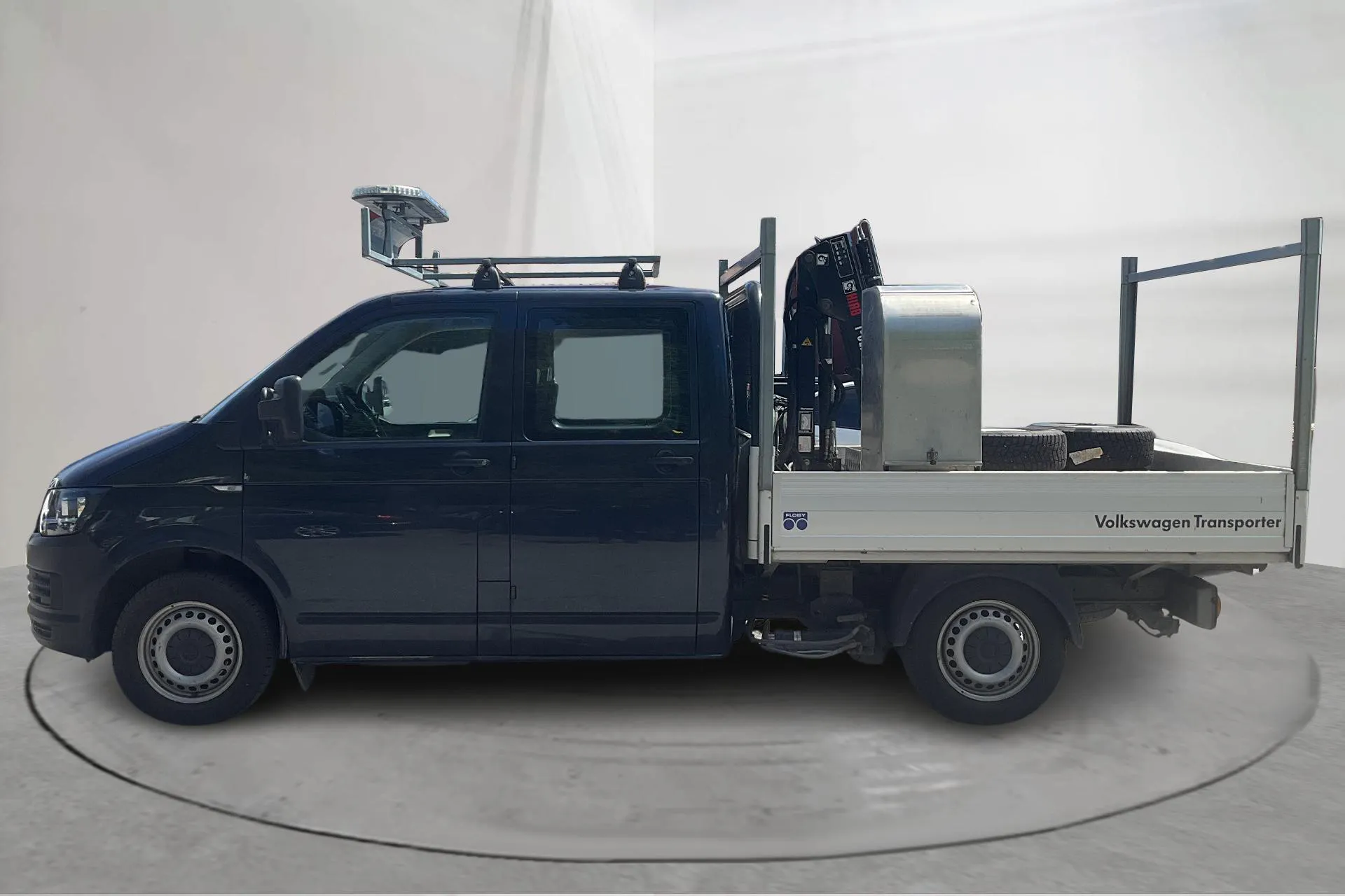 Presentationsfoto 2 av 17: VW Transporter T6 2.0 TDI BMT (140hk) - 8 702 mil - Manuell - svart - 2016