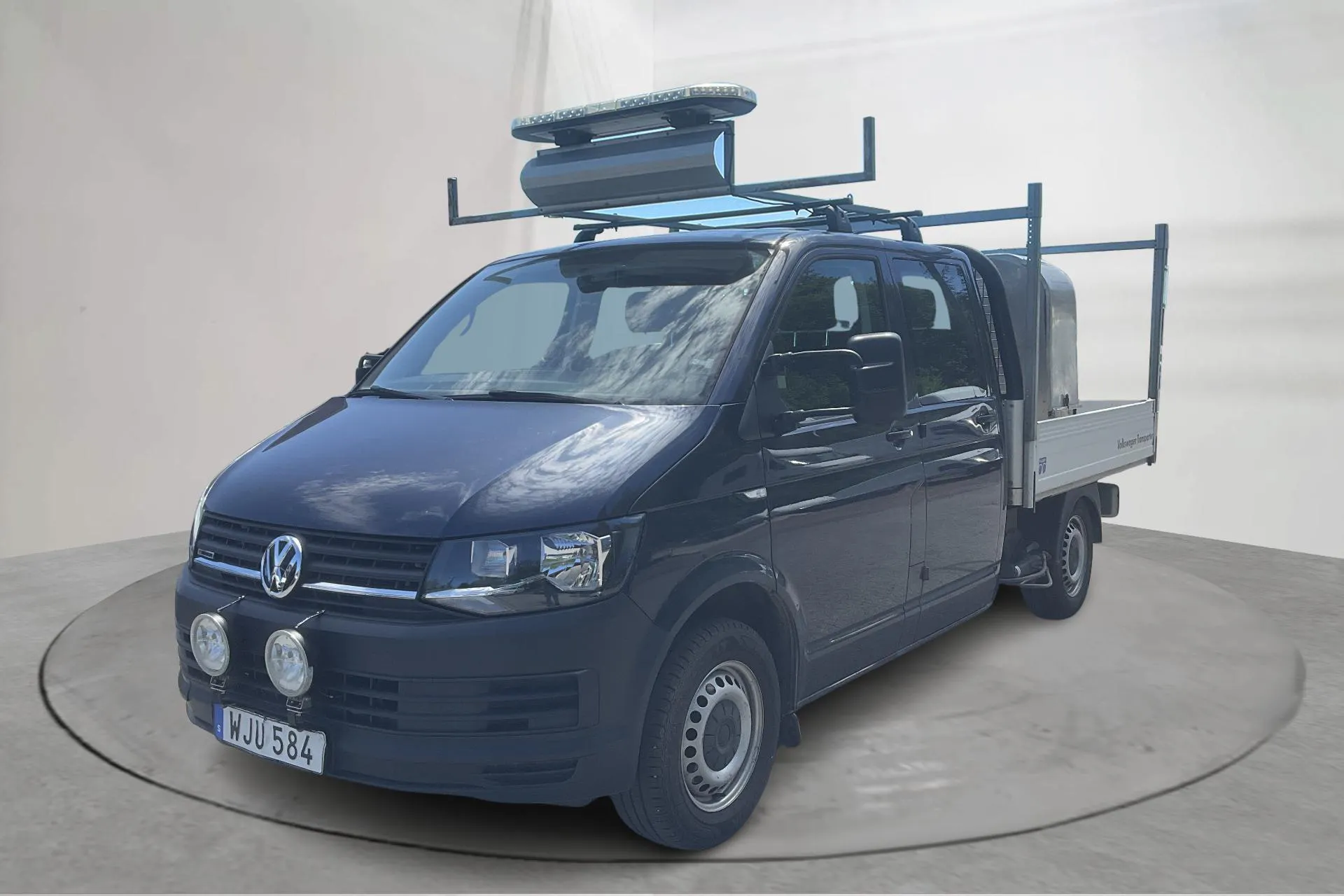 Presentationsfoto 1 av 17: VW Transporter T6 2.0 TDI BMT (140hk) - 8 702 mil - Manuell - svart - 2016