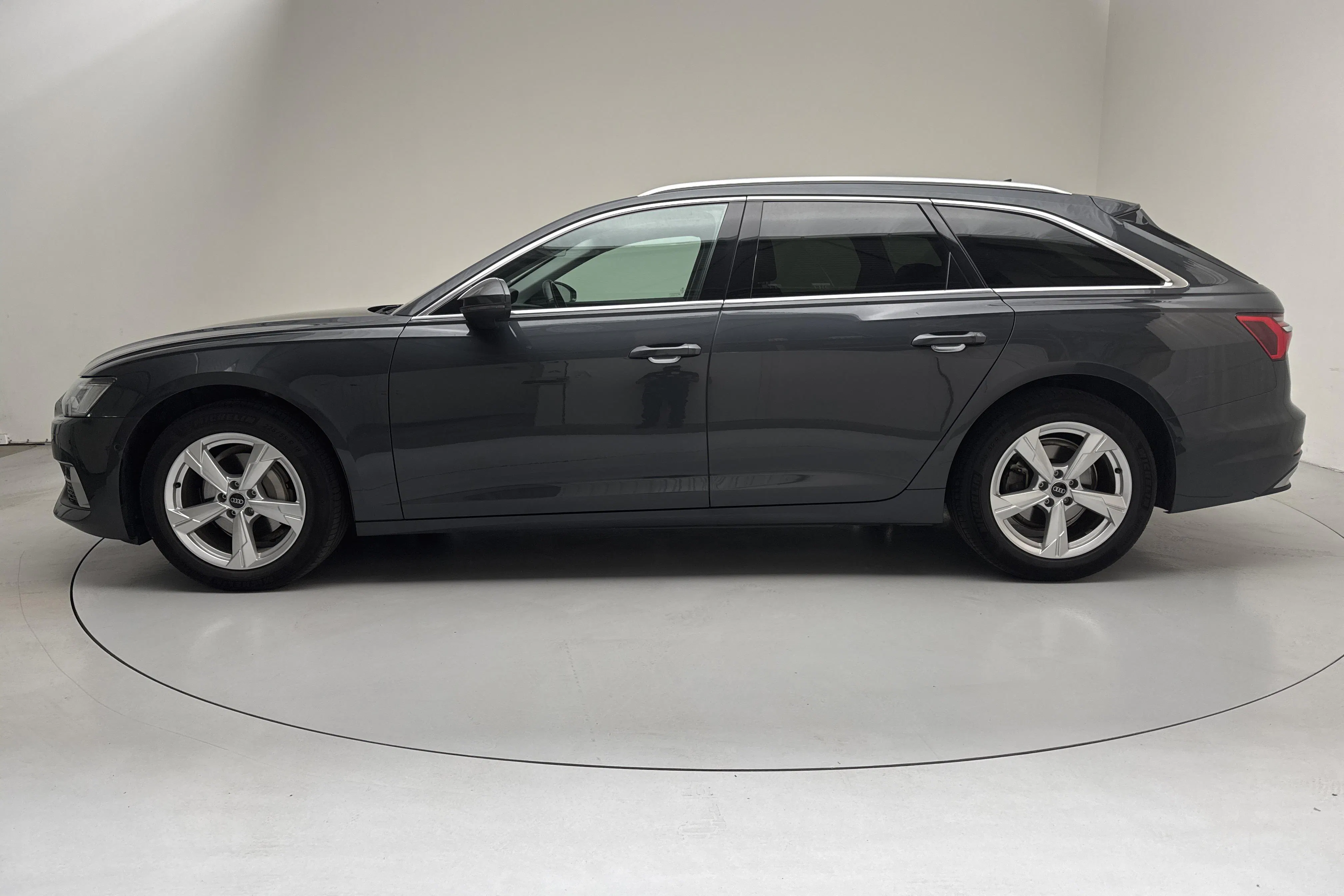 Presentationsfoto 2 av 15: Audi A6 Avant 40 TDI quattro (204hk) - 9 981 mil - Automat - grå - 2024