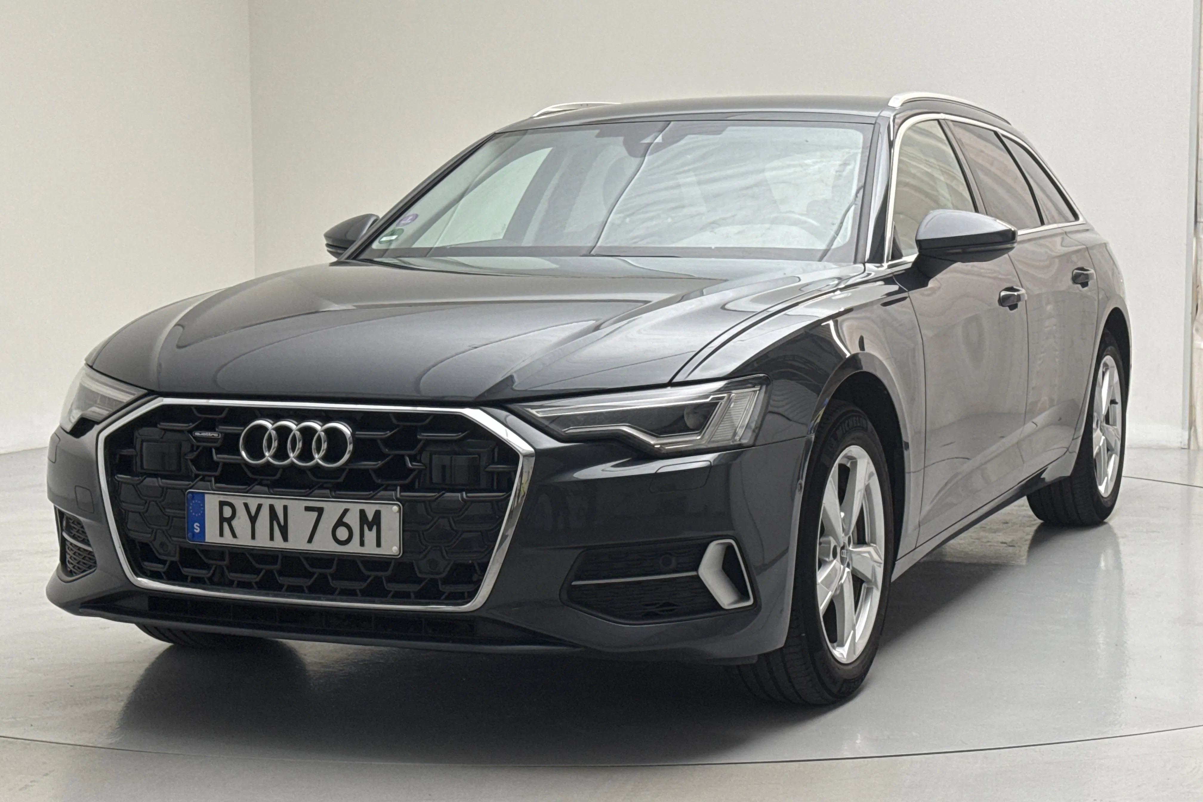 Presentationsfoto 1 av 15: Audi A6 Avant 40 TDI quattro (204hk) - 9 981 mil - Automat - grå - 2024