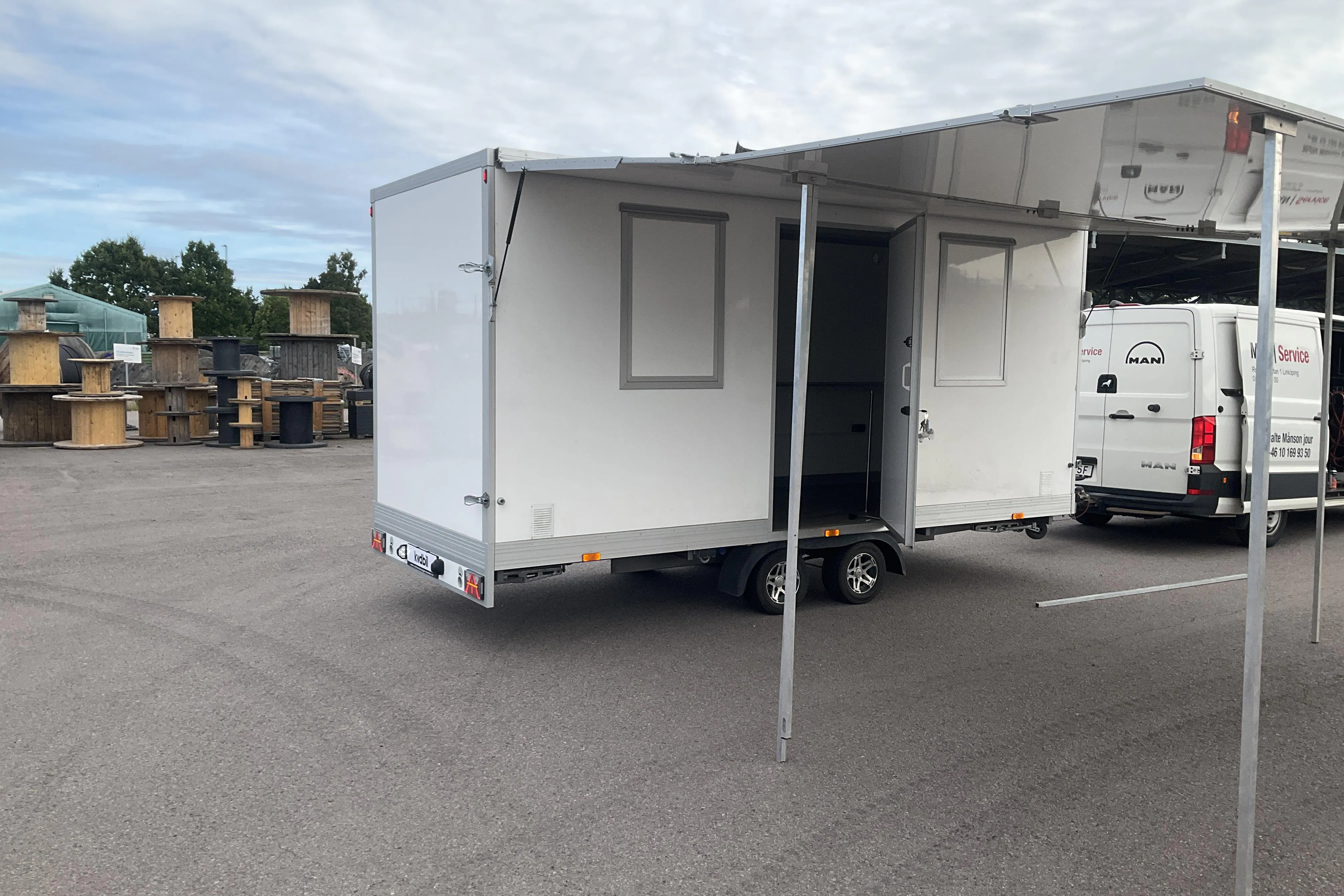 Presentationsfoto 2 av 17: Combisaleswagon COMBI 5100 - 1 km - vit - 2024