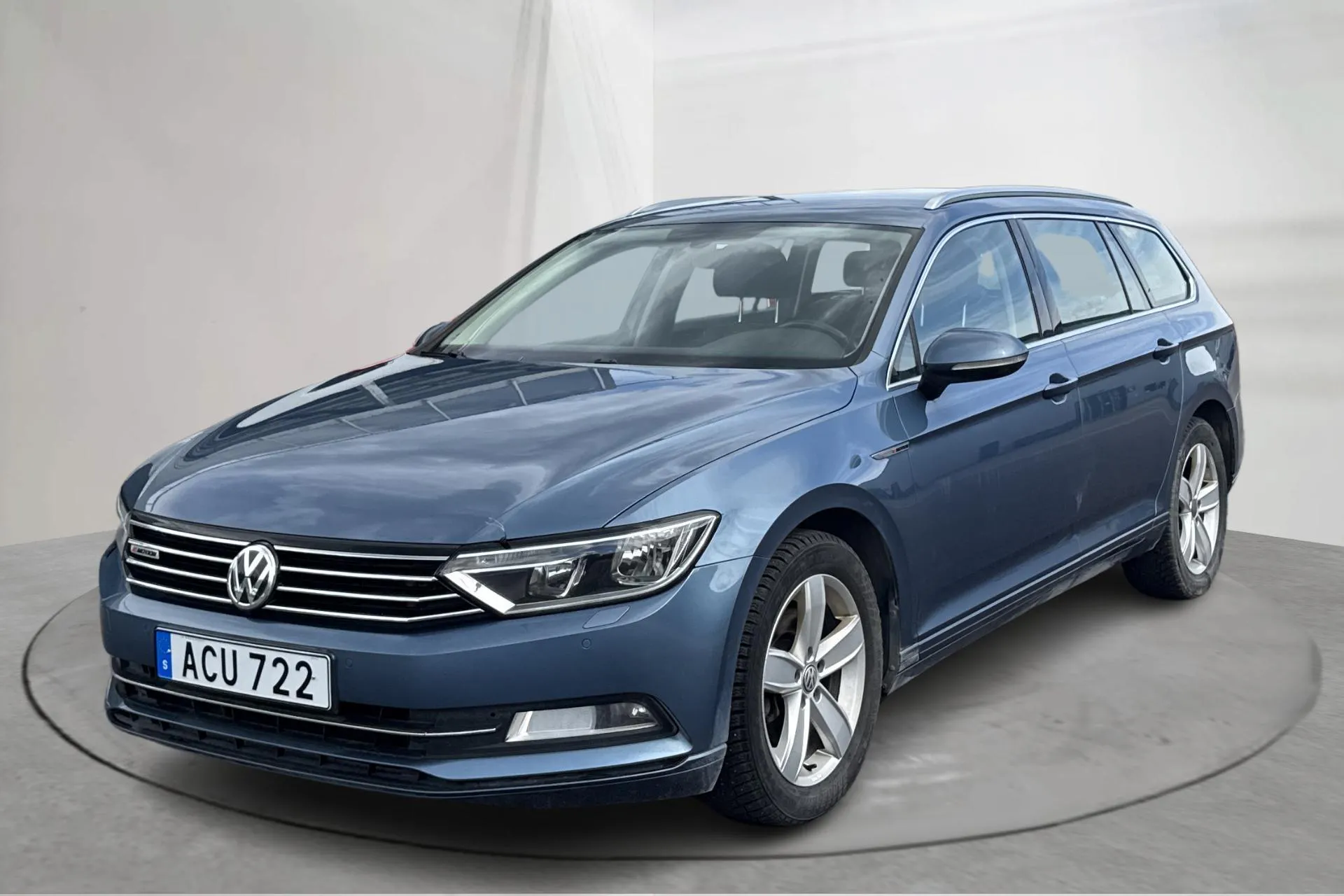 Presentationsfoto 1 av 14: VW Passat 2.0 TDI Sportscombi 4MOTION (150hk) - 18 855 mil - Manuell - blå - 2017