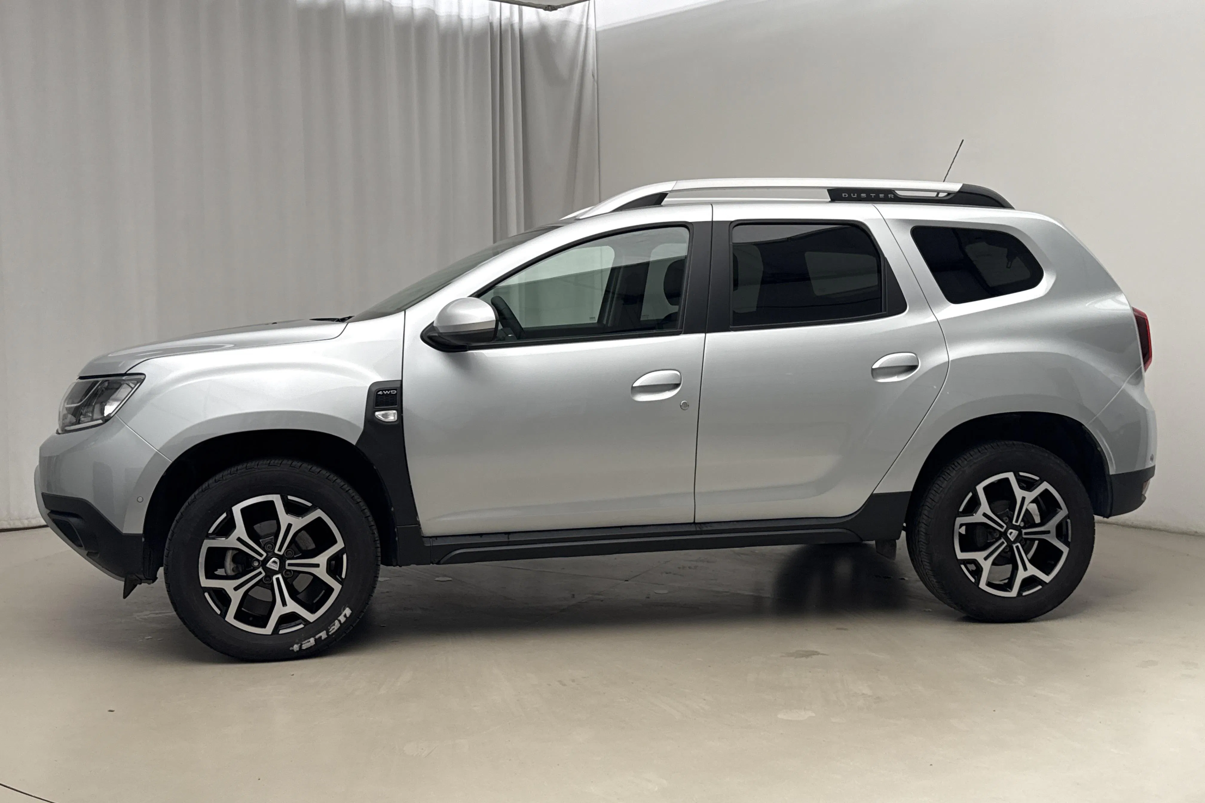 Presentationsfoto 2 av 18: Dacia Duster 1.5 dCi 4x4 (115hk) - 2 632 mil - Manuell - silver - 2020
