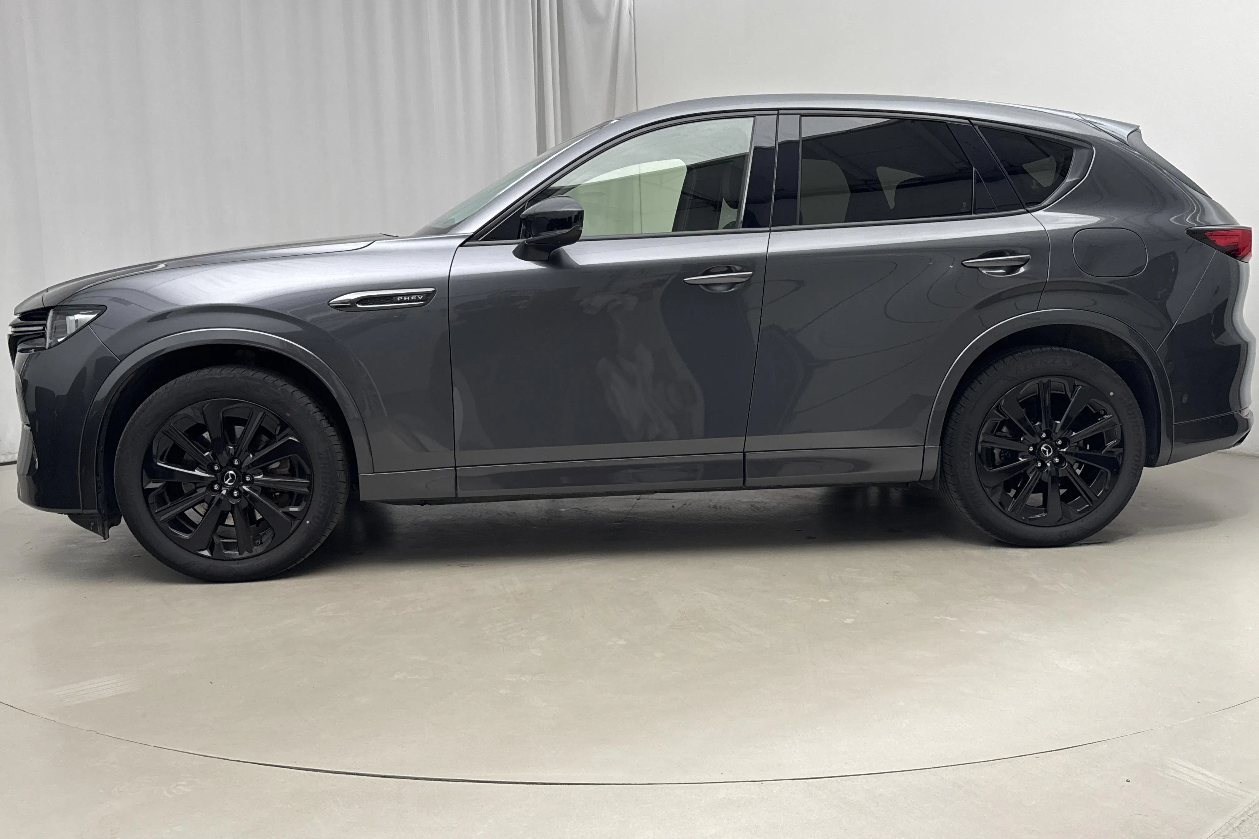 Presentationsfoto 2 av 19: Mazda CX-60 e-Skyactiv PHEV AWD (327hk) - 6 219 mil - Automat - grå - 2023