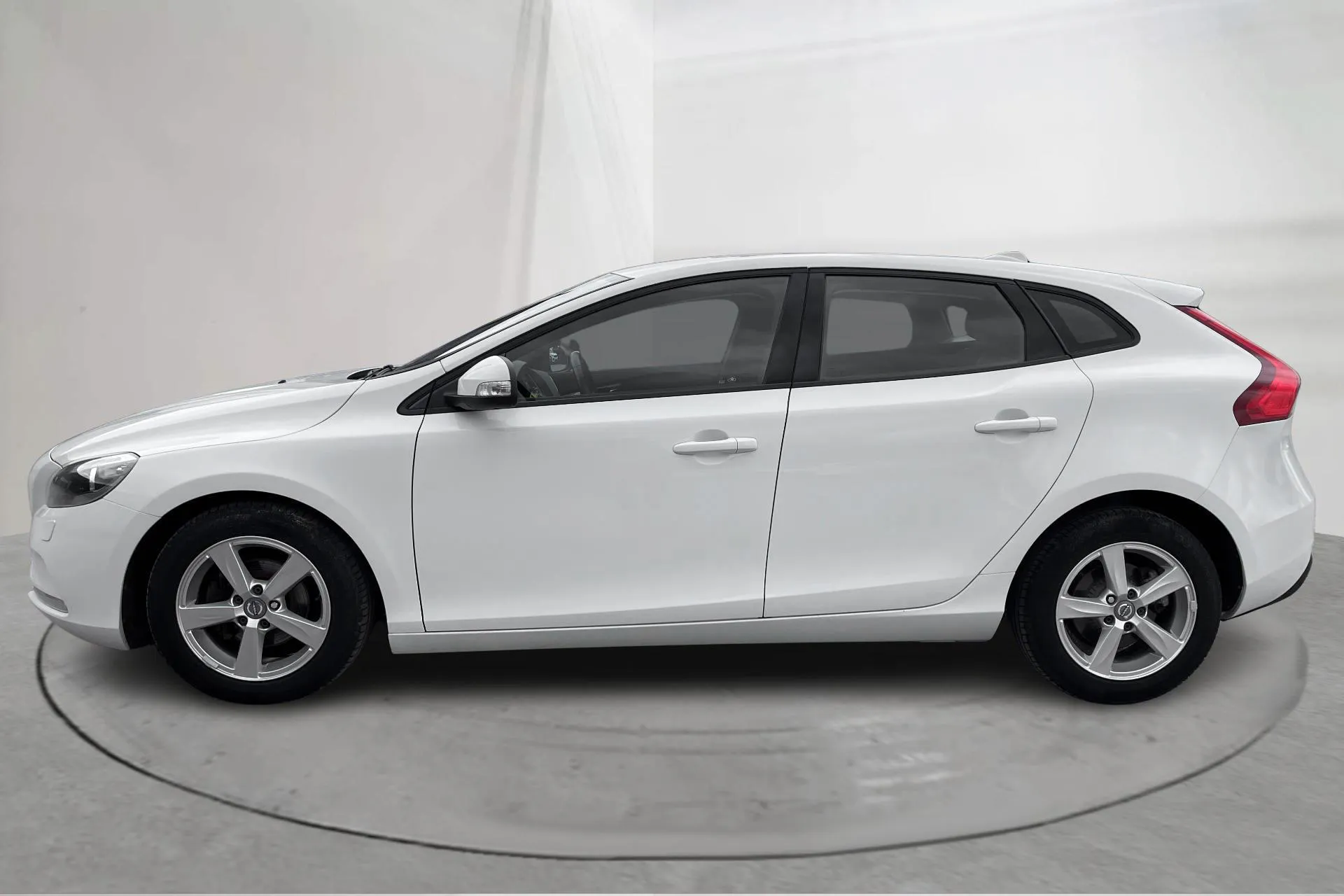 Presentation photo 2 of 14: Volvo V40 D2 (115hk) - 14 350 Scandinavian mile - Manual - white - 2014