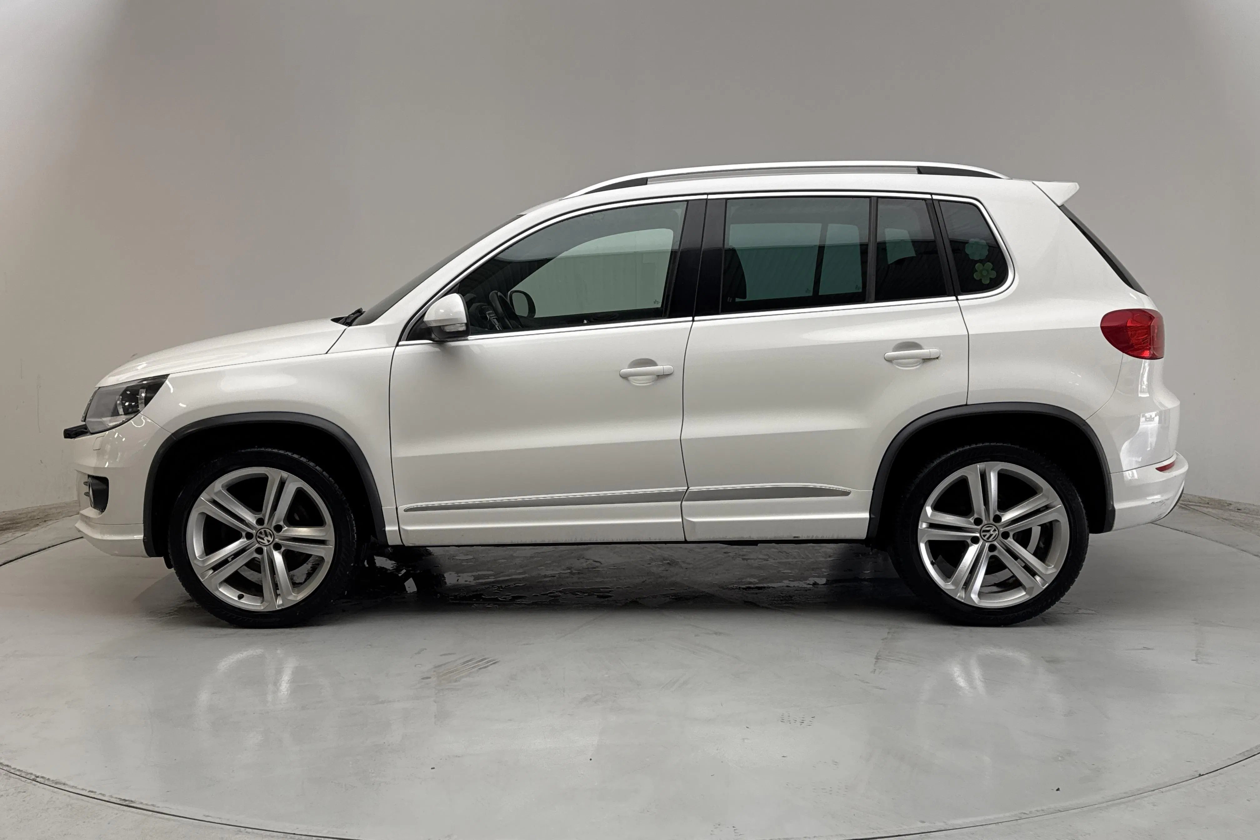 Presentationsfoto 2 av 14: VW Tiguan 1.4 TSI 4MOTION (160hk) - 22 230 mil - Manuell - vit - 2014