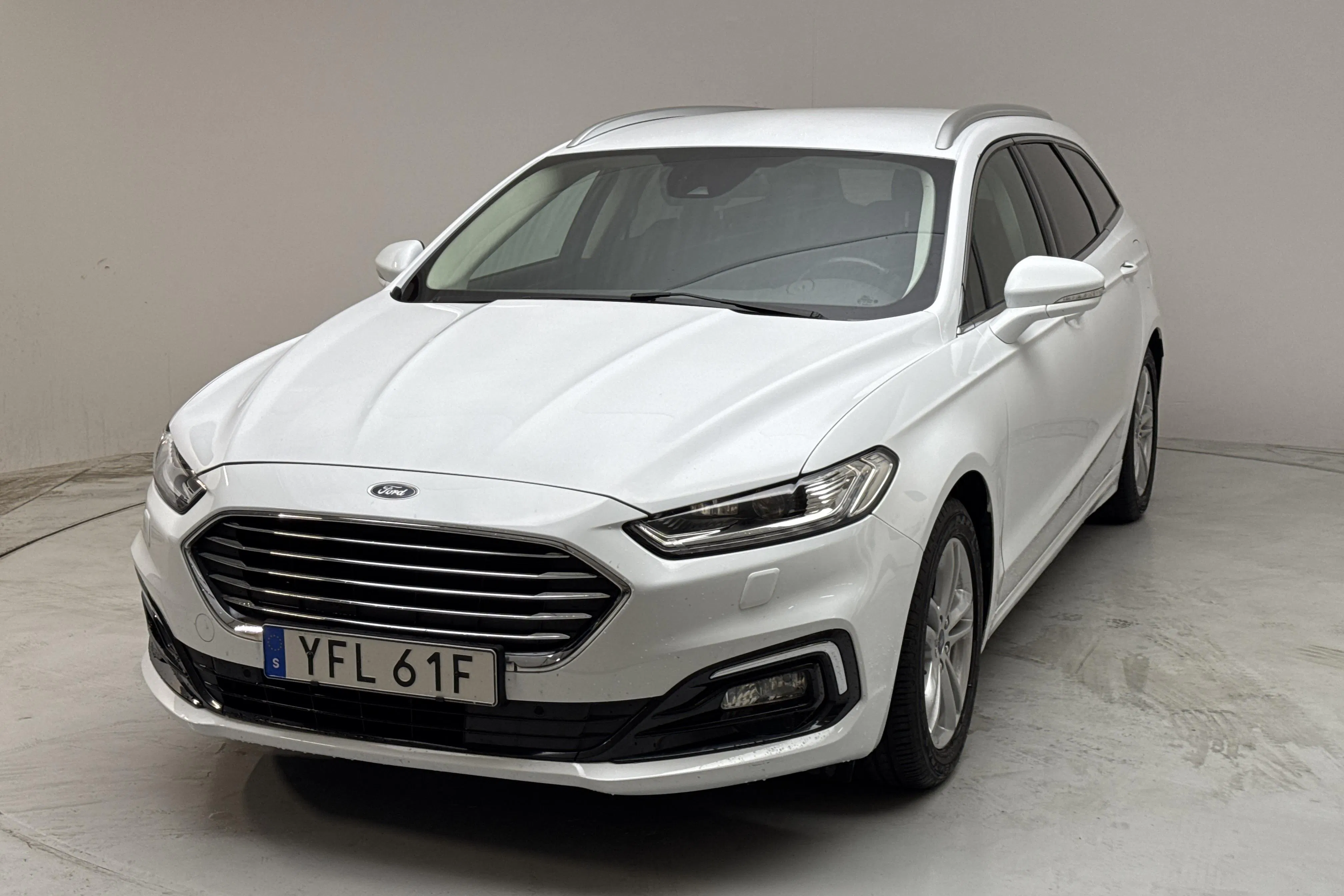 Presentationsfoto 1 av 13: Ford Mondeo 1.5T EcoBoost Kombi (165hk) - 8 465 mil - Automat - vit - 2019