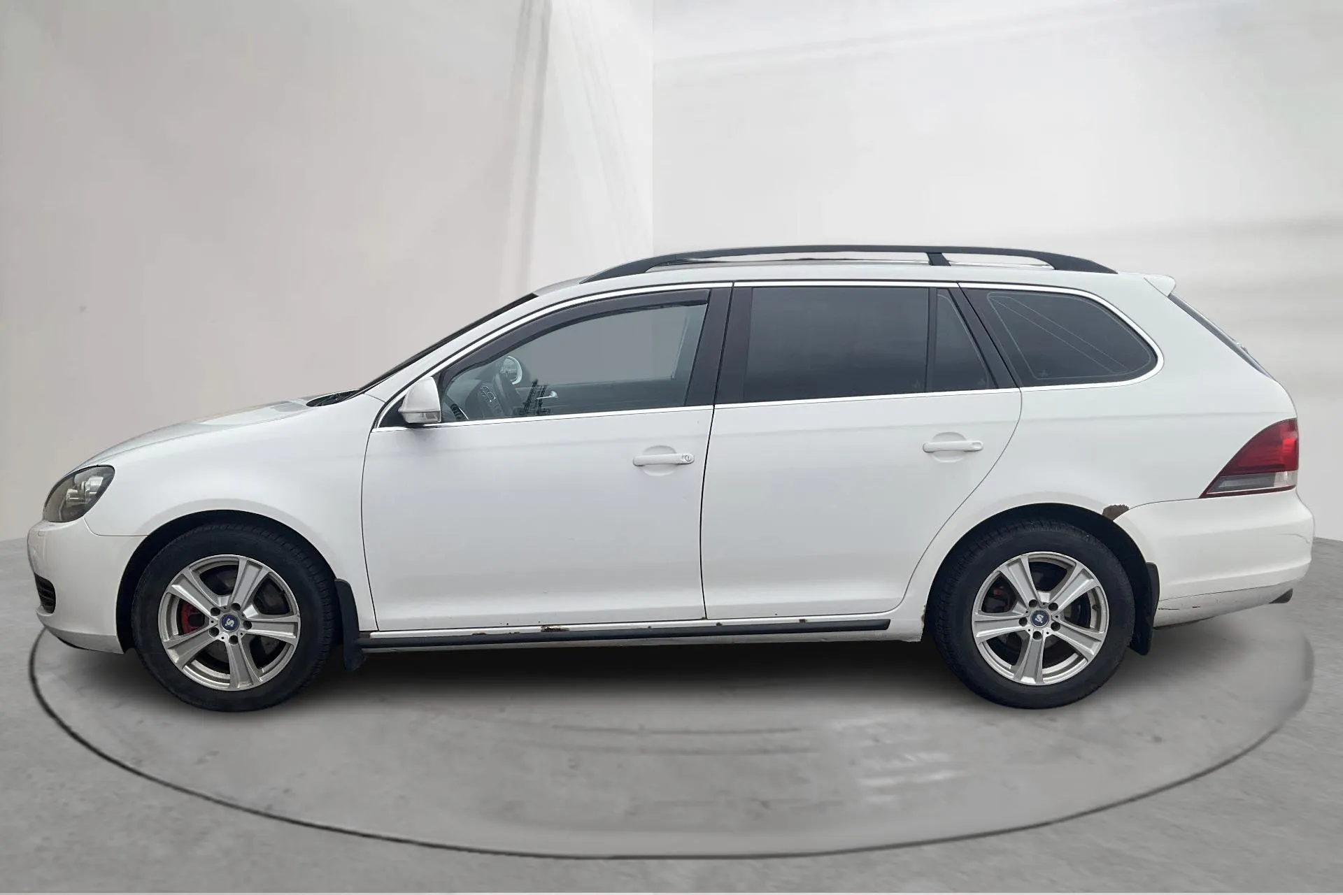 Presentationsfoto 2 av 12: VW Golf VI 1.6 TDI Variant 4motion (105hk) - 26 197 mil - Manuell - vit - 2010