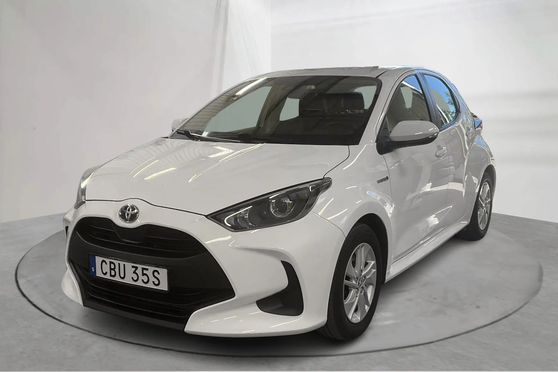 Presentation photo 1 of 14: Toyota Yaris 1.5 Hybrid 5dr (116hk) - 5 245 Scandinavian mile - Automatic - white - 2020