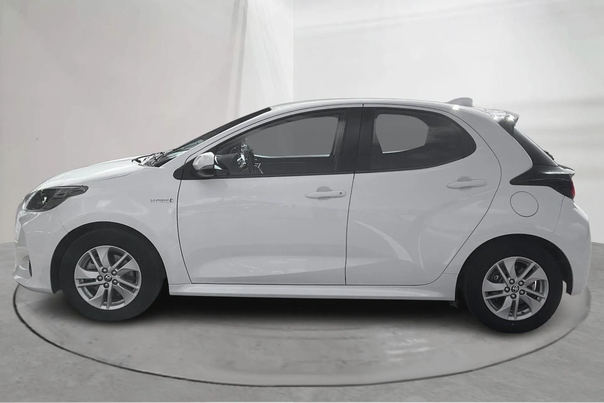 Presentation photo 2 of 14: Toyota Yaris 1.5 Hybrid 5dr (116hk) - 5 245 Scandinavian mile - Automatic - white - 2020