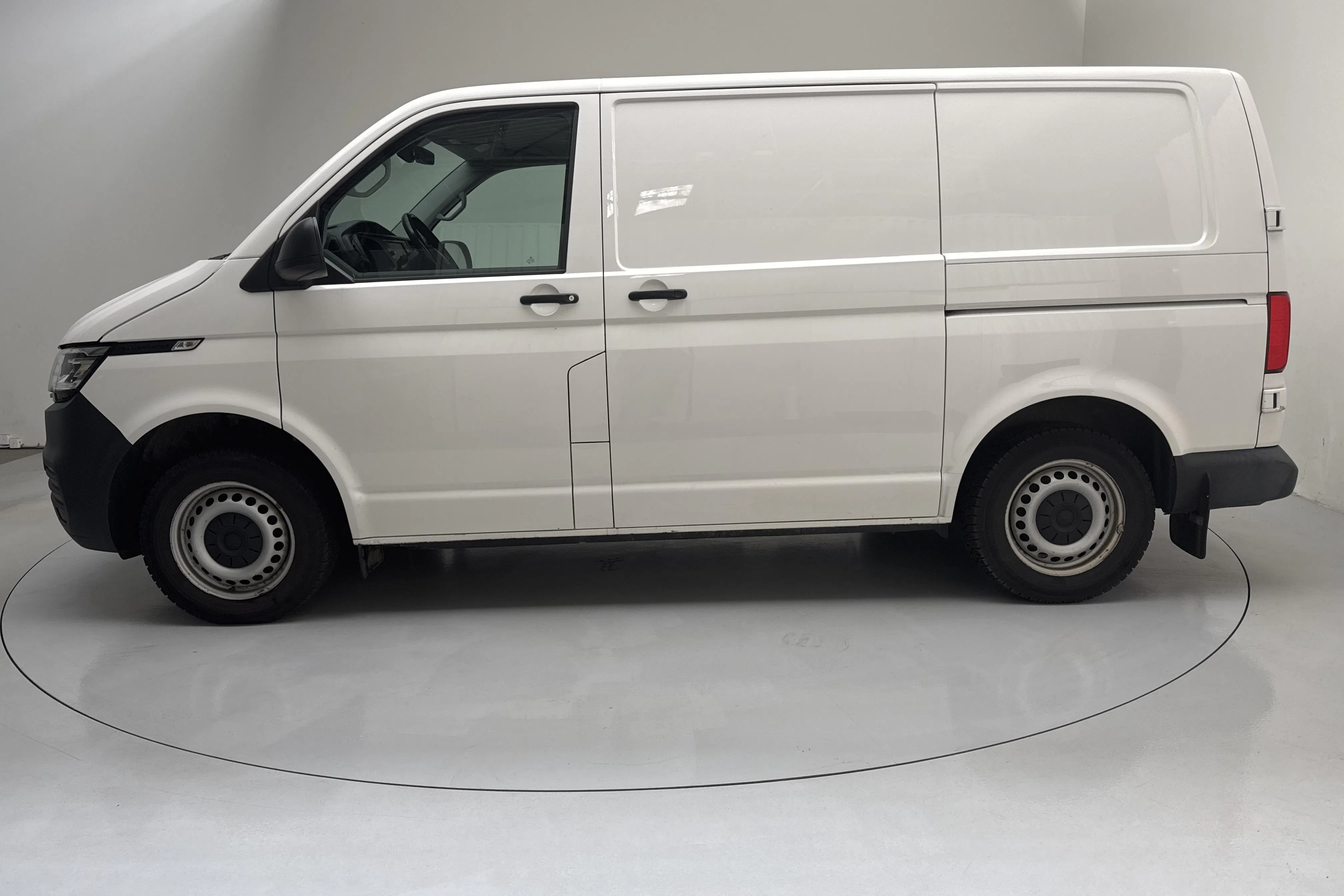 Presentation photo 2 of 15: VW Transporter T6.1 Skåp TDI (110hk) - 165 080 km - Manual - white - 2021