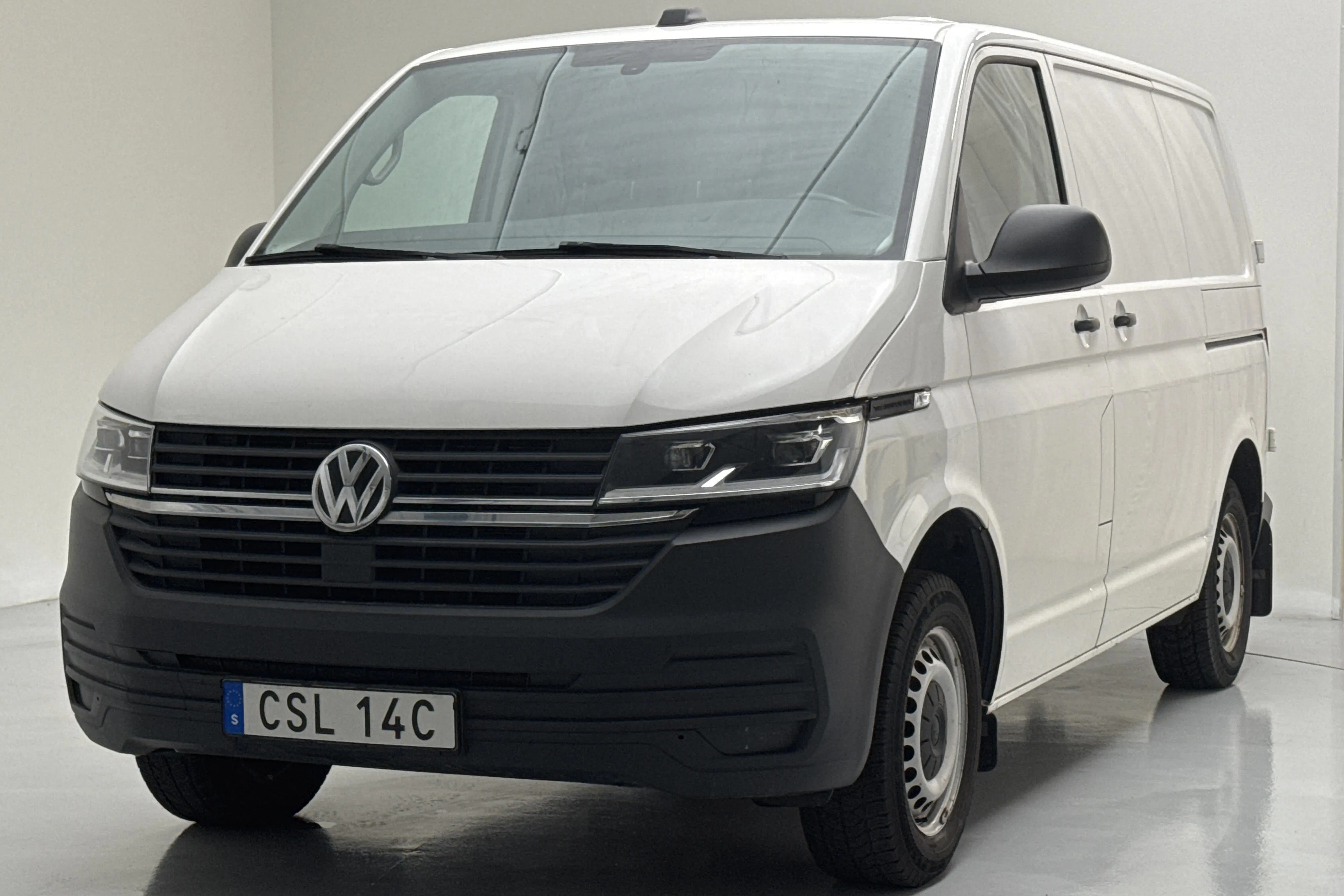 Presentation photo 1 of 15: VW Transporter T6.1 Skåp TDI (110hk) - 165 080 km - Manual - white - 2021