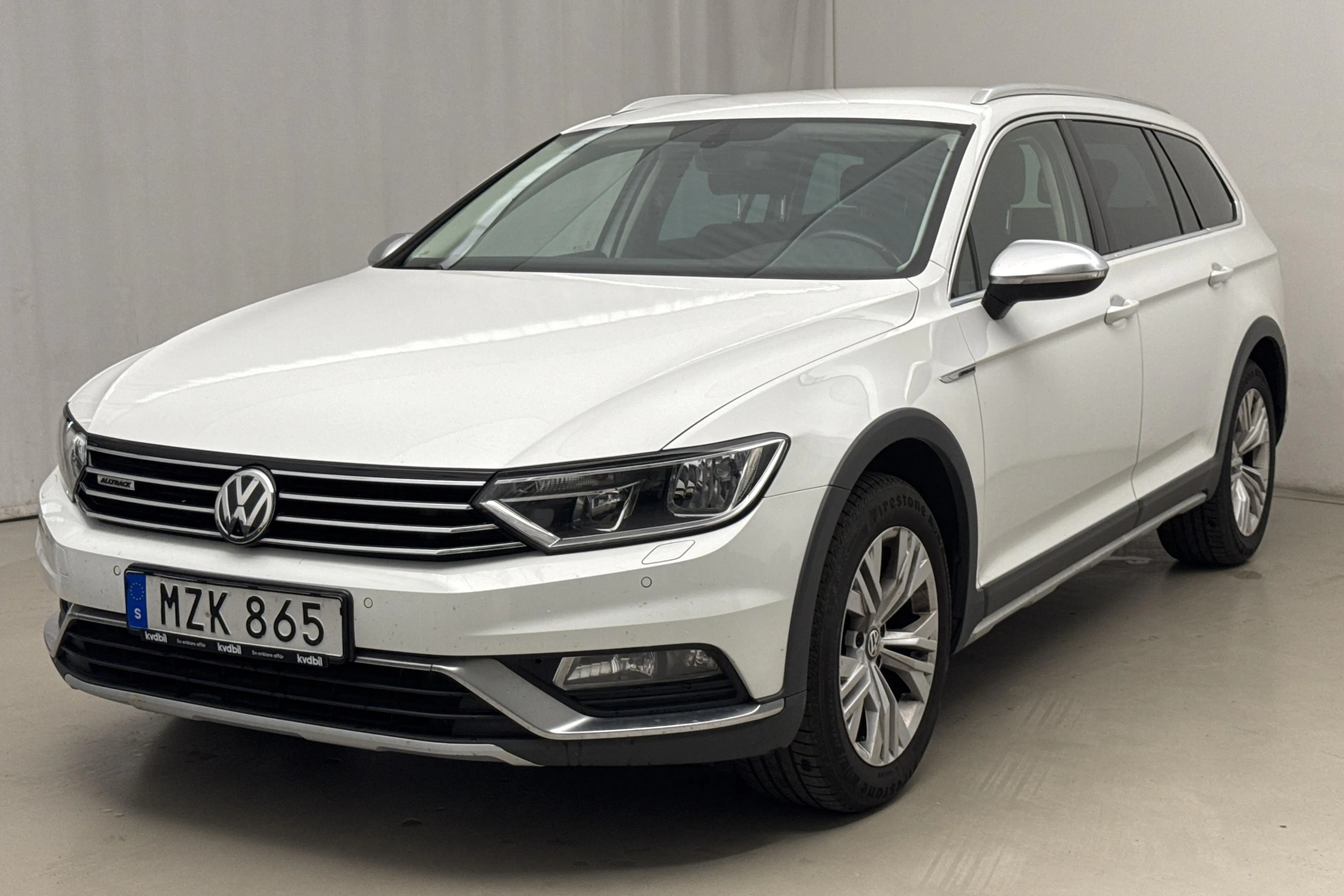 Presentationsfoto 1 av 17: VW Passat Alltrack 2.0 TDI 4MOTION (190hk) - 18 746 mil - Automat - vit - 2016