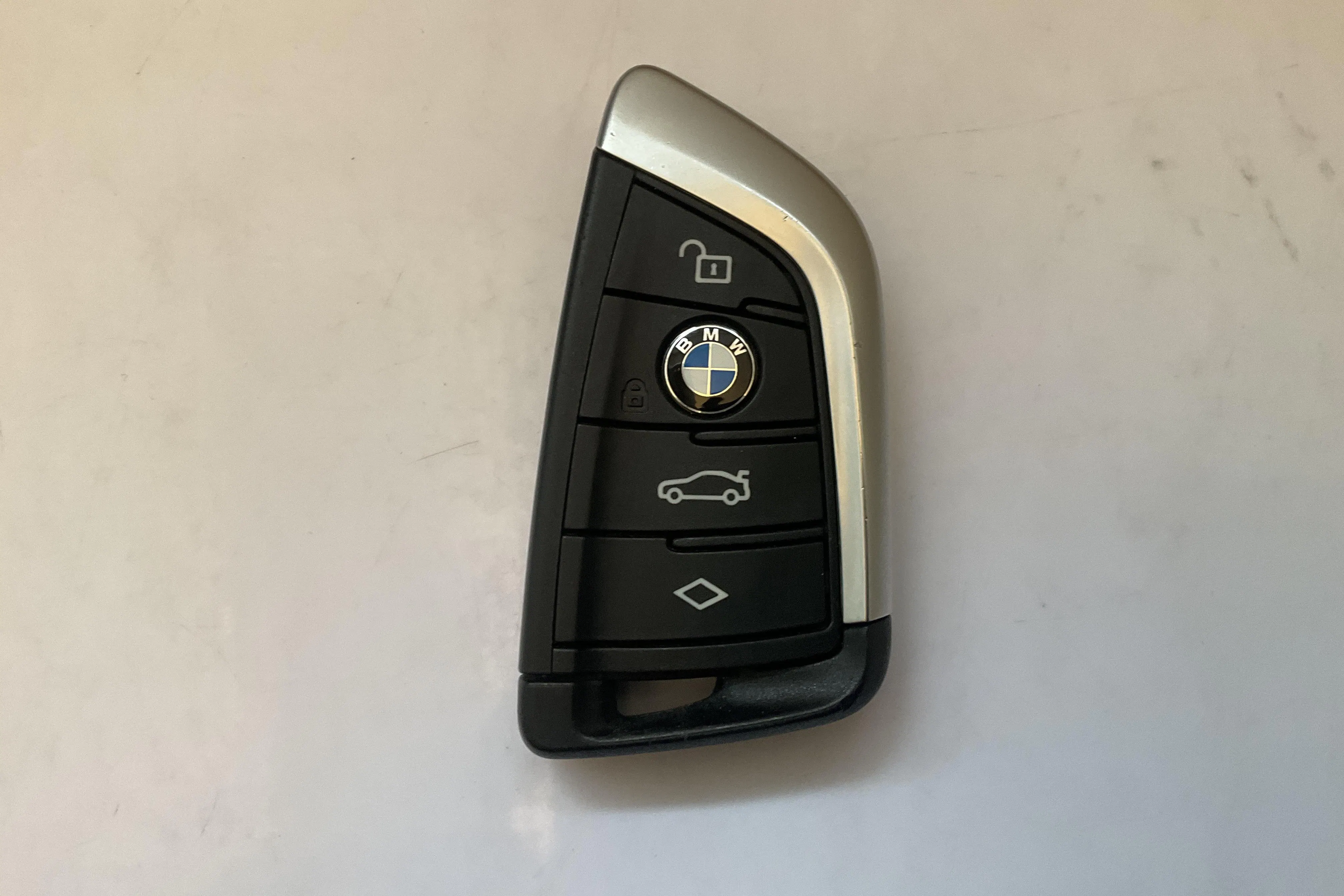 Presentationsfoto 17 av 17: BMW iX3 LCI, G08 (286hk) - 8 673 mil - Automat - silver - 2022